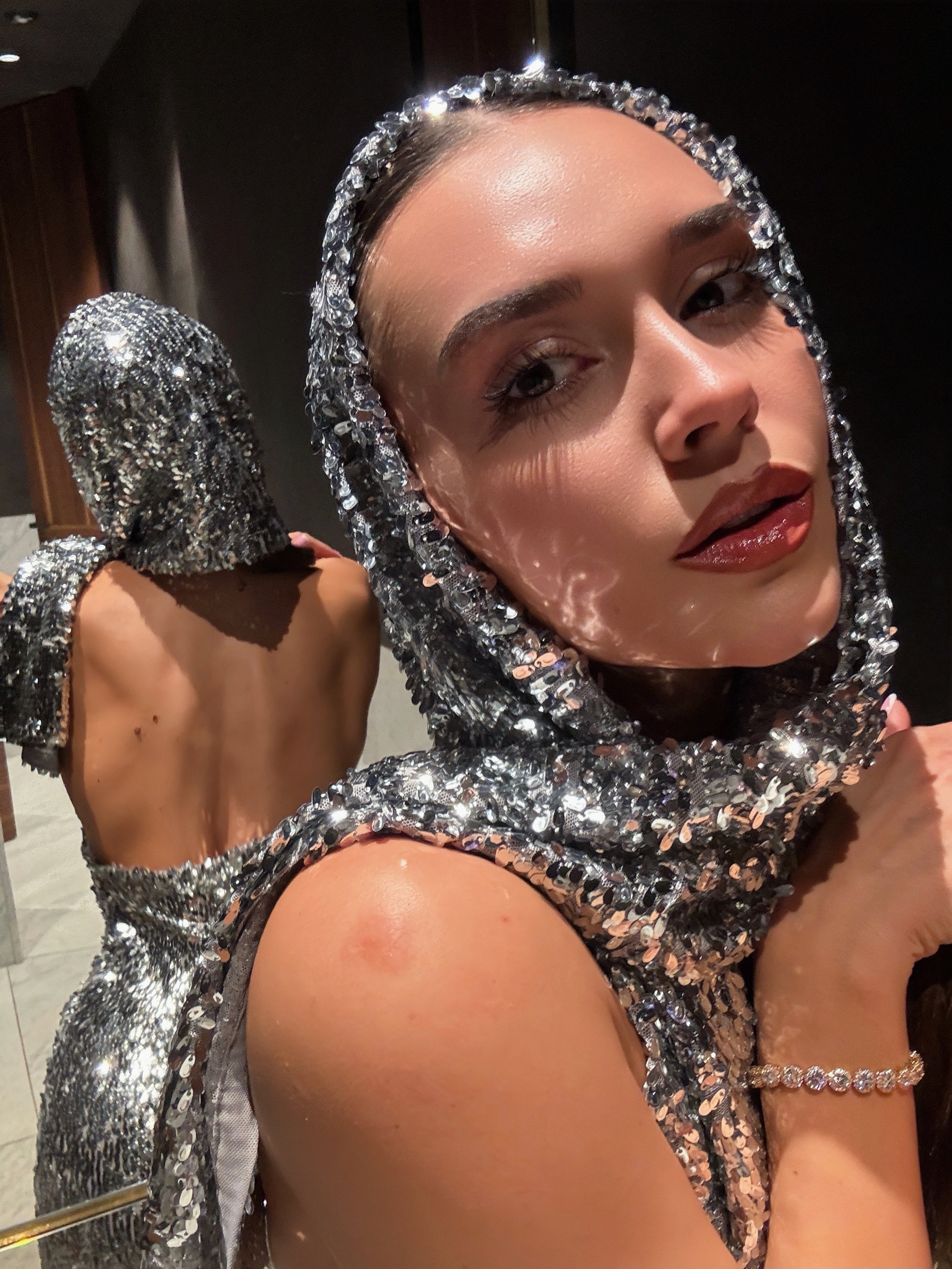 Официална рокля с гол гръб с пайети в сребристо: Grande Opera