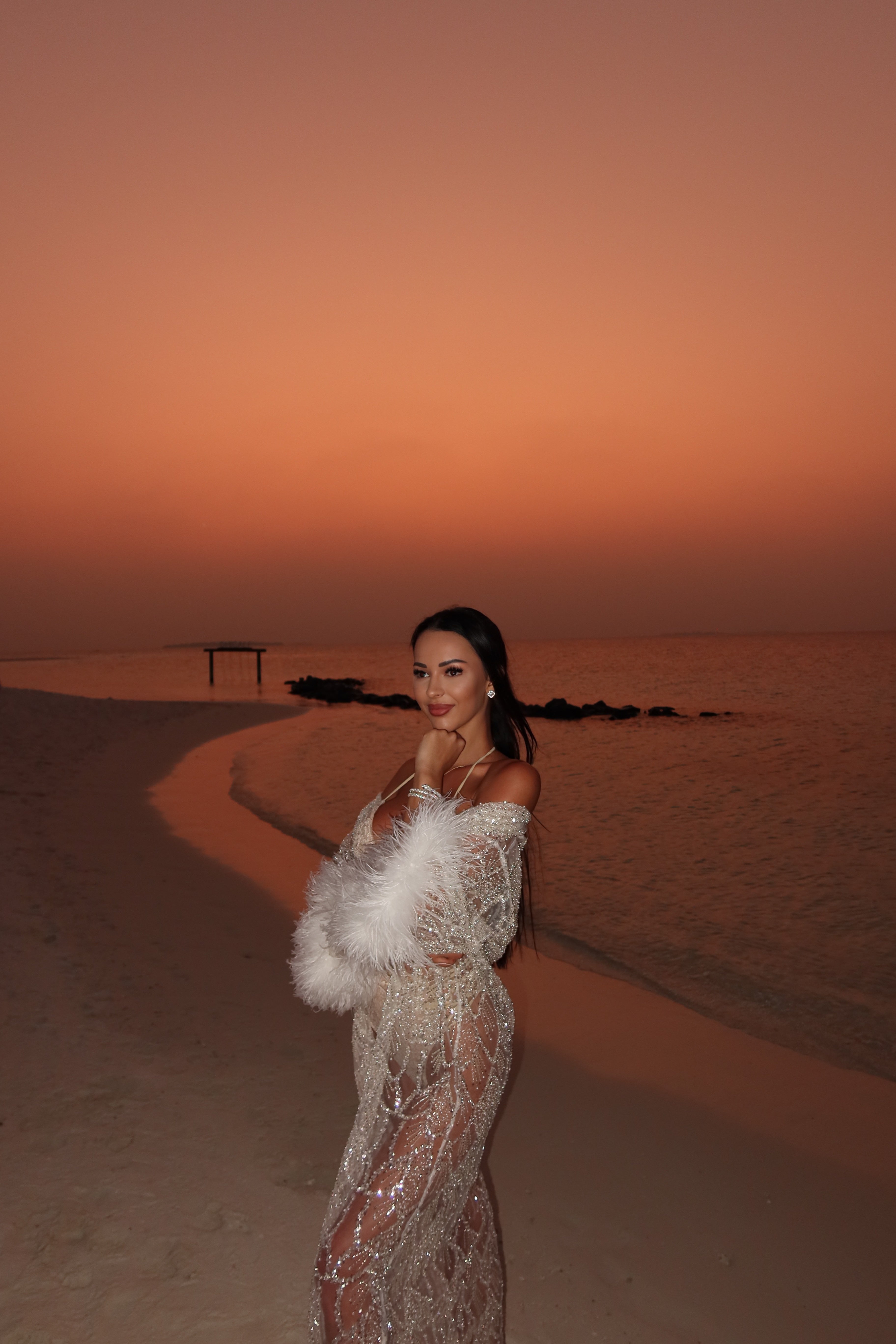 Ръчно изработена жилетка в бяло с пера: Luxury Eve