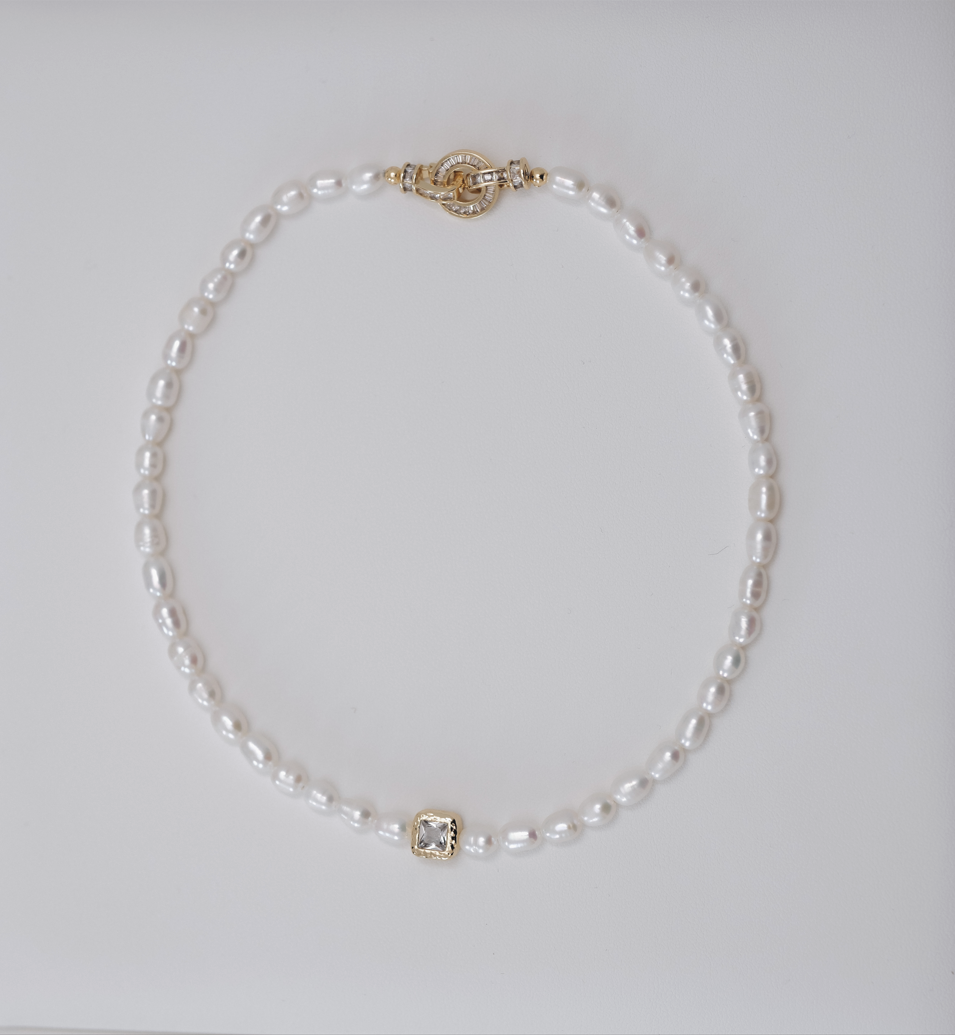 Колие - чокър с естествени перли