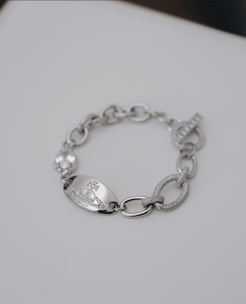 Гривна с кристали и декоративна закопчалка