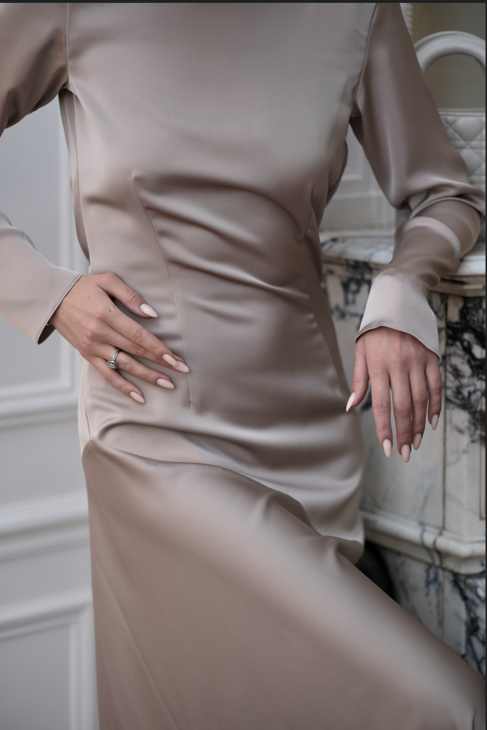 Дълга сатенена рокля: Cassia