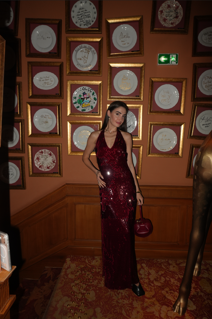 Дантелена рокля с гол гръб в бордо: Amperium