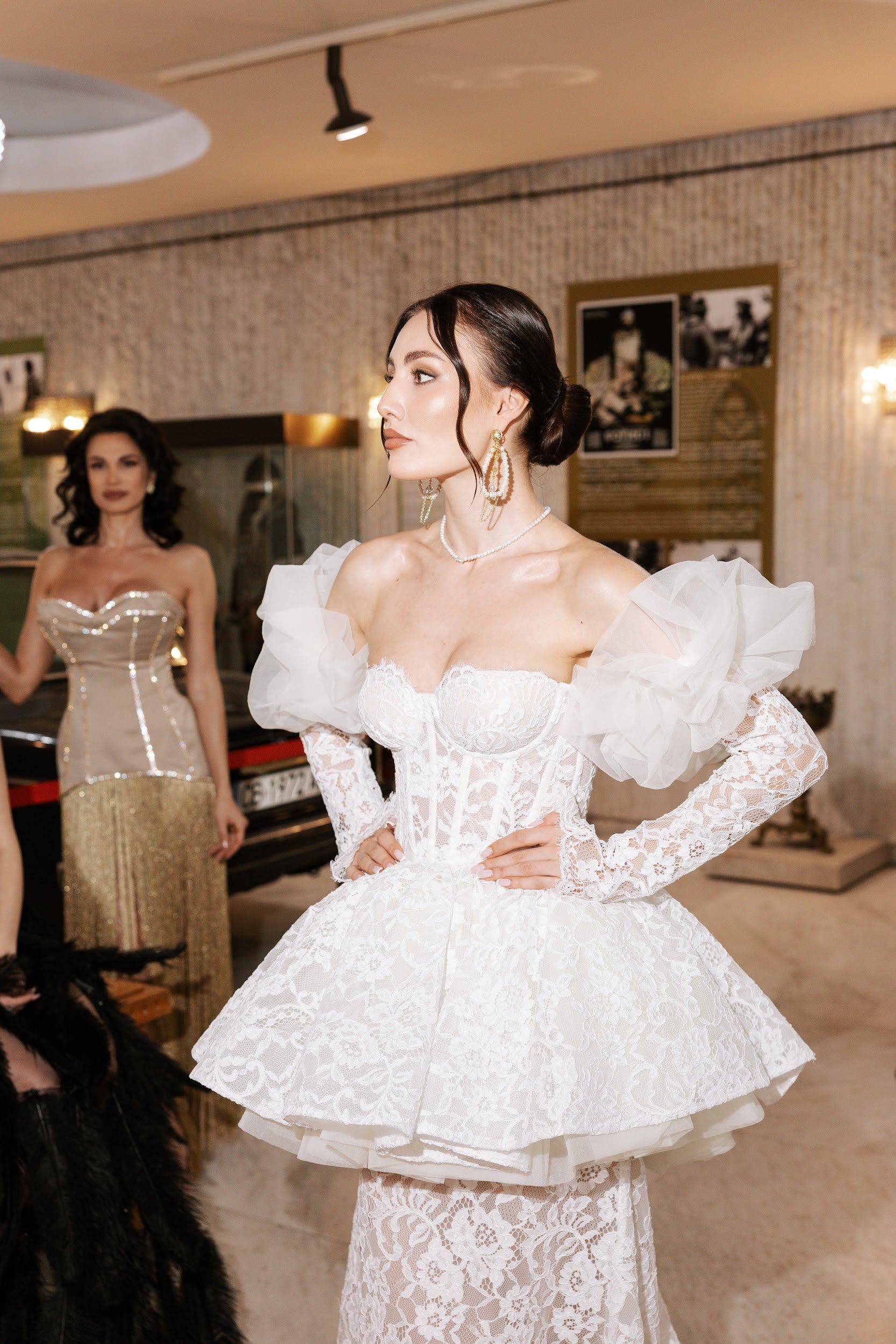 Дантелена рокля: Bella