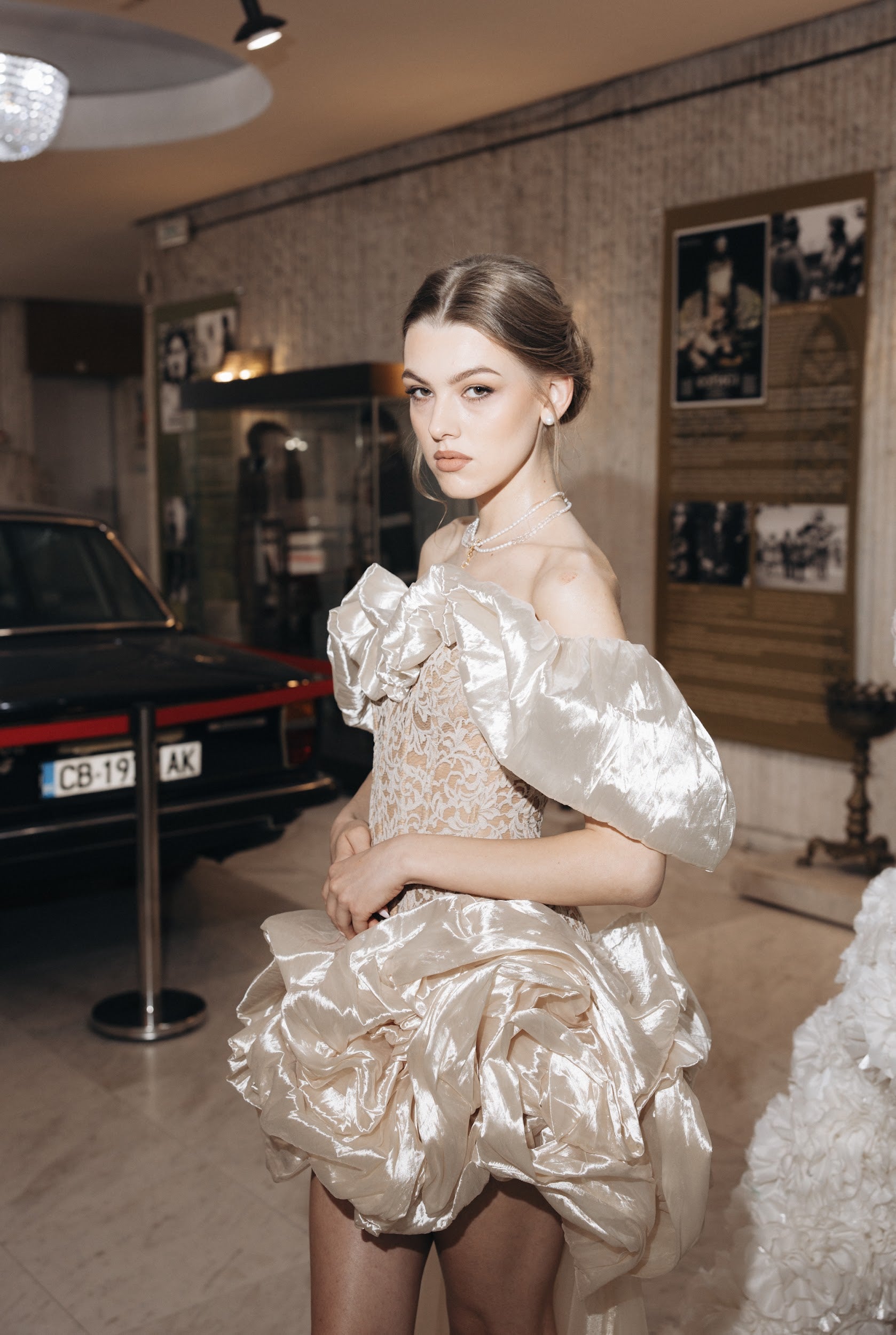 Официална рокля с шлейф: Evelore