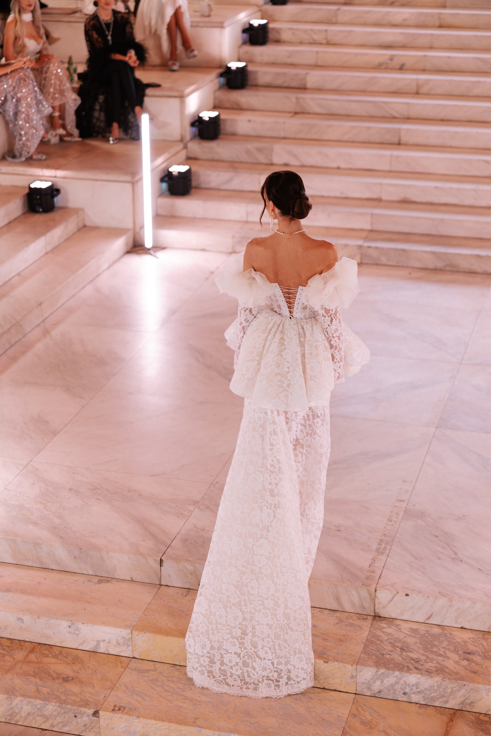 Дантелена рокля: Bella