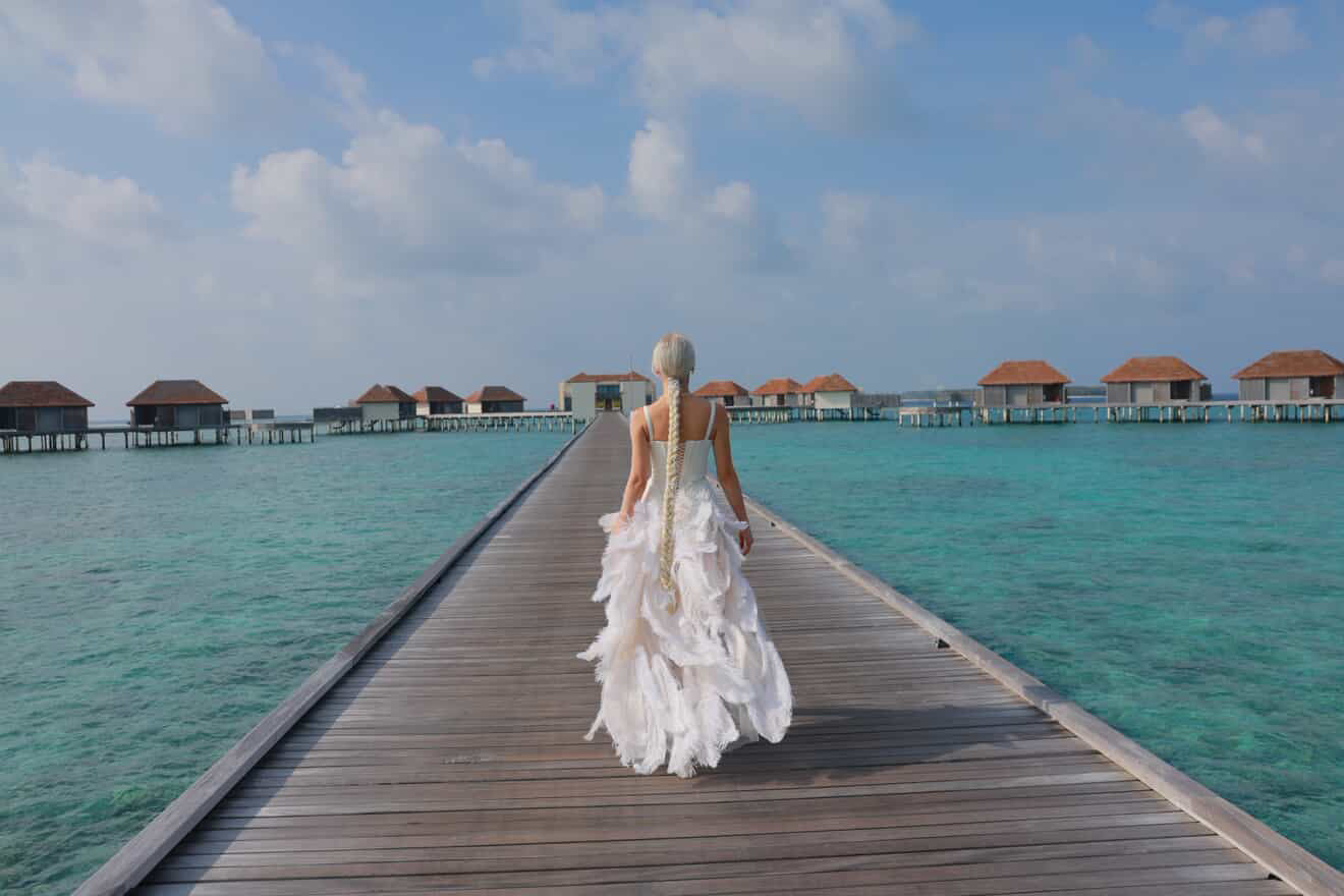 Великолепна рокля с пера: Feathra