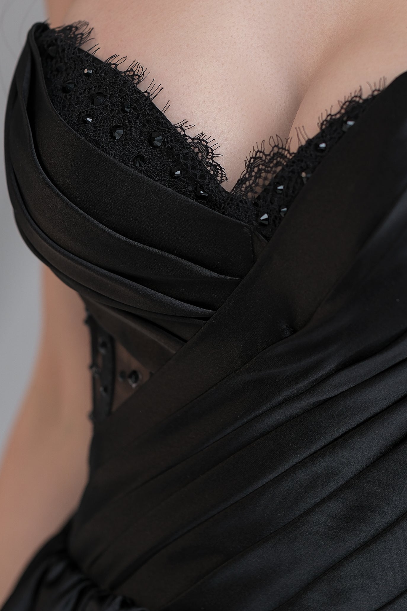 Коктейлна рокля в черно: Selina