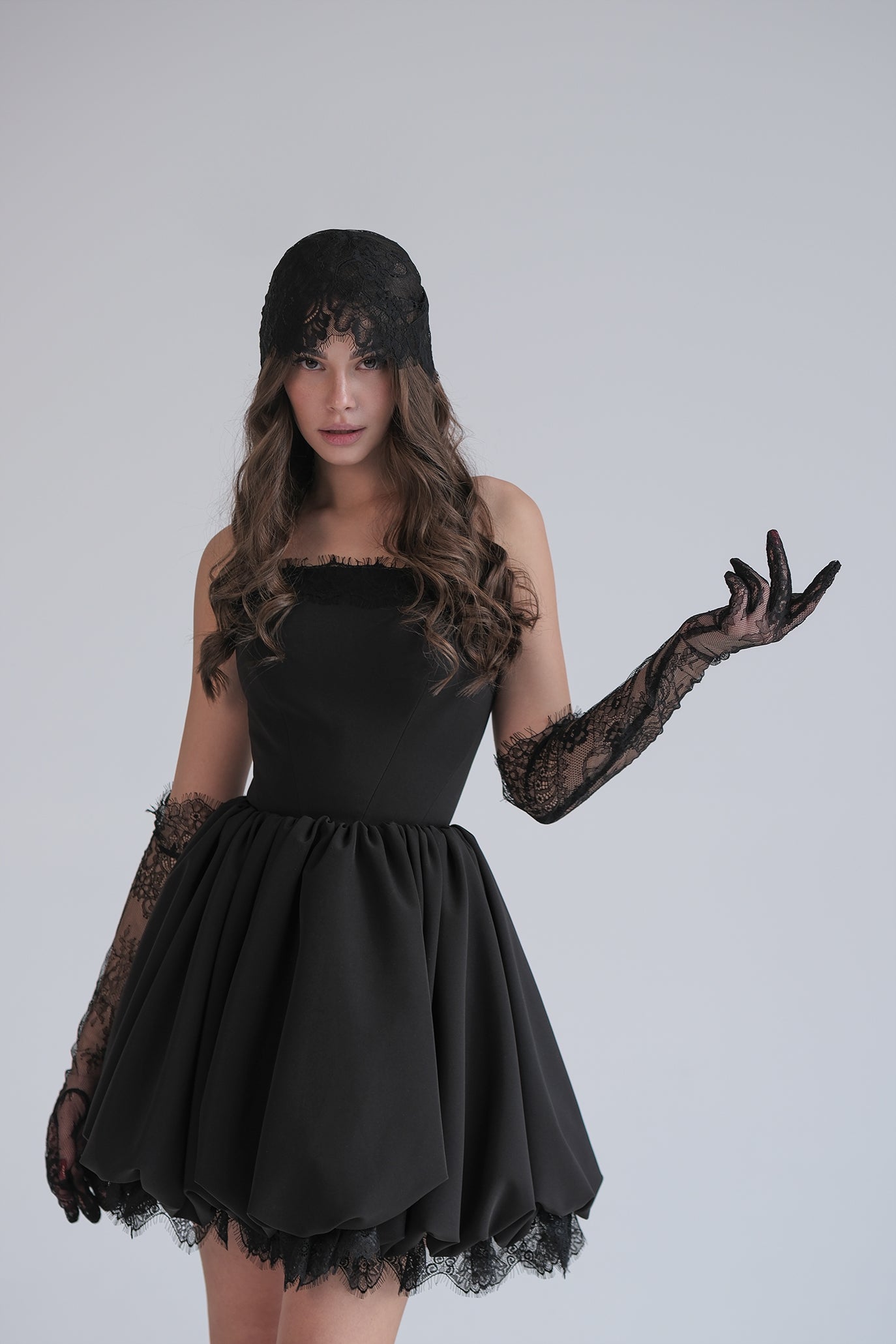 Коктейлна рокля в черно: Selena