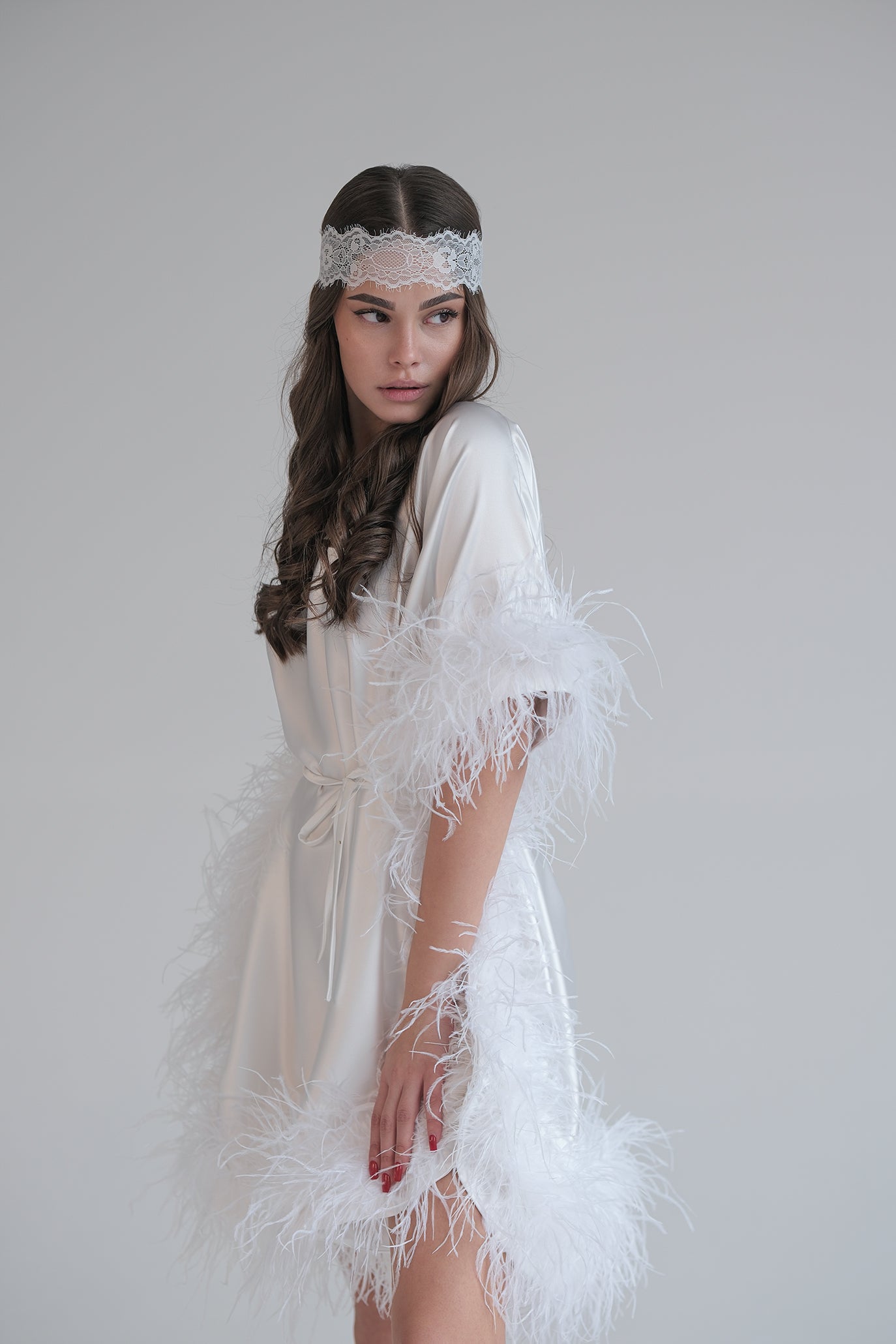 Рокля с пера в бяло: Tiana