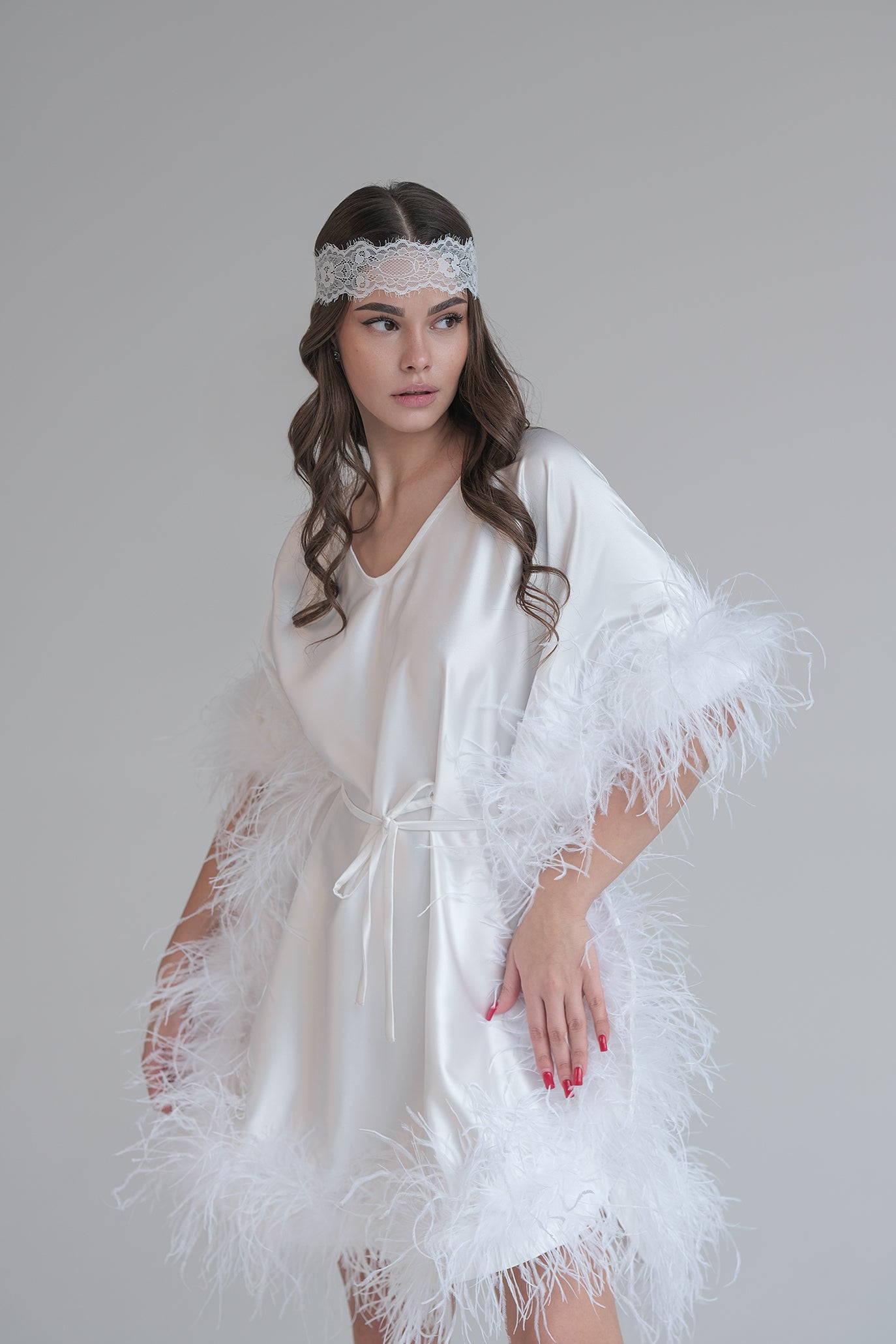 Рокля с пера в бяло: Tiana