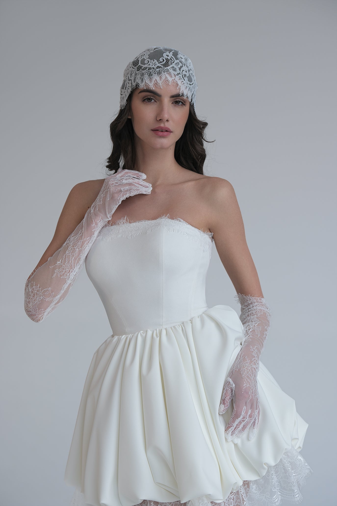 Дантелена шапка в бяло: Selena