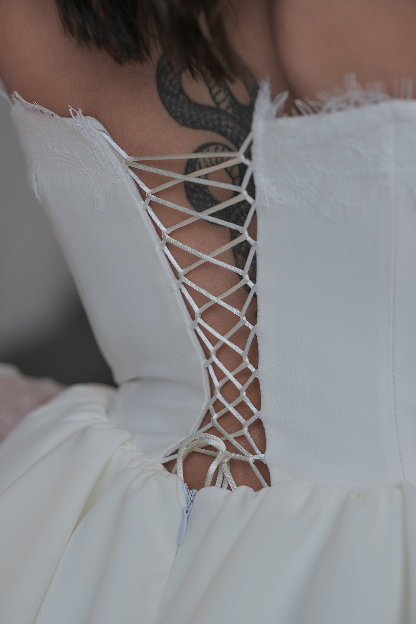 Коктейлна рокля в бяло: Selena