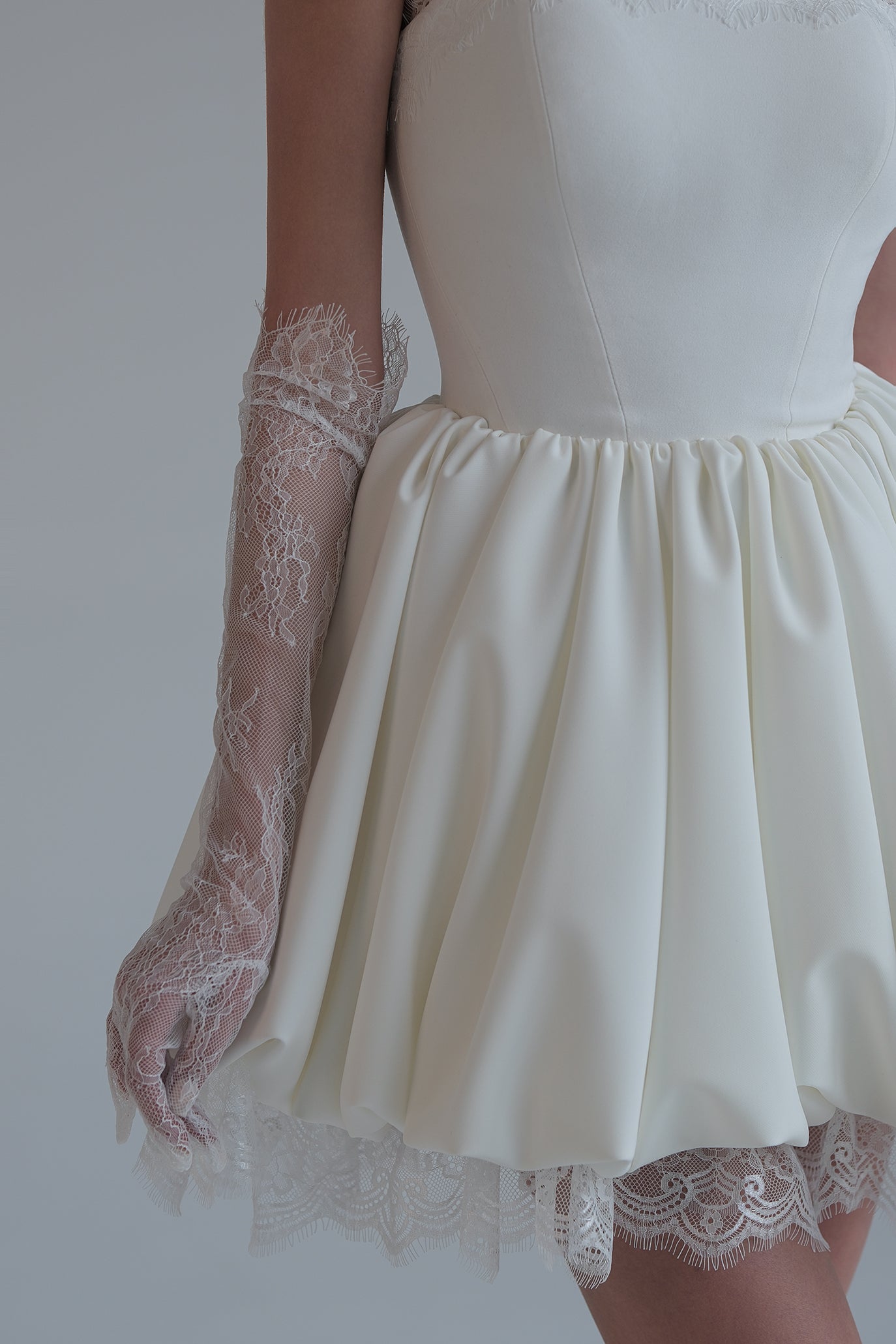 Коктейлна рокля в бяло: Selena