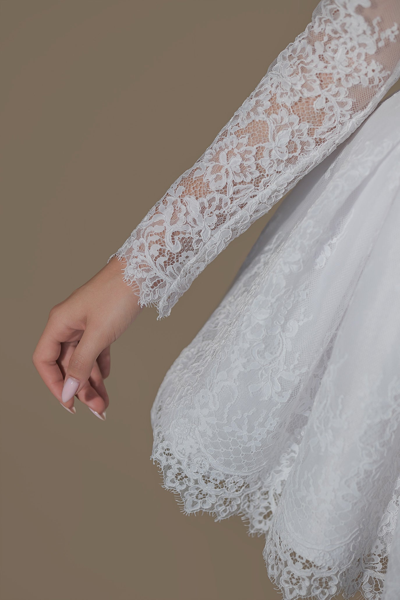 Дантелена рокля в бяло: Forana
