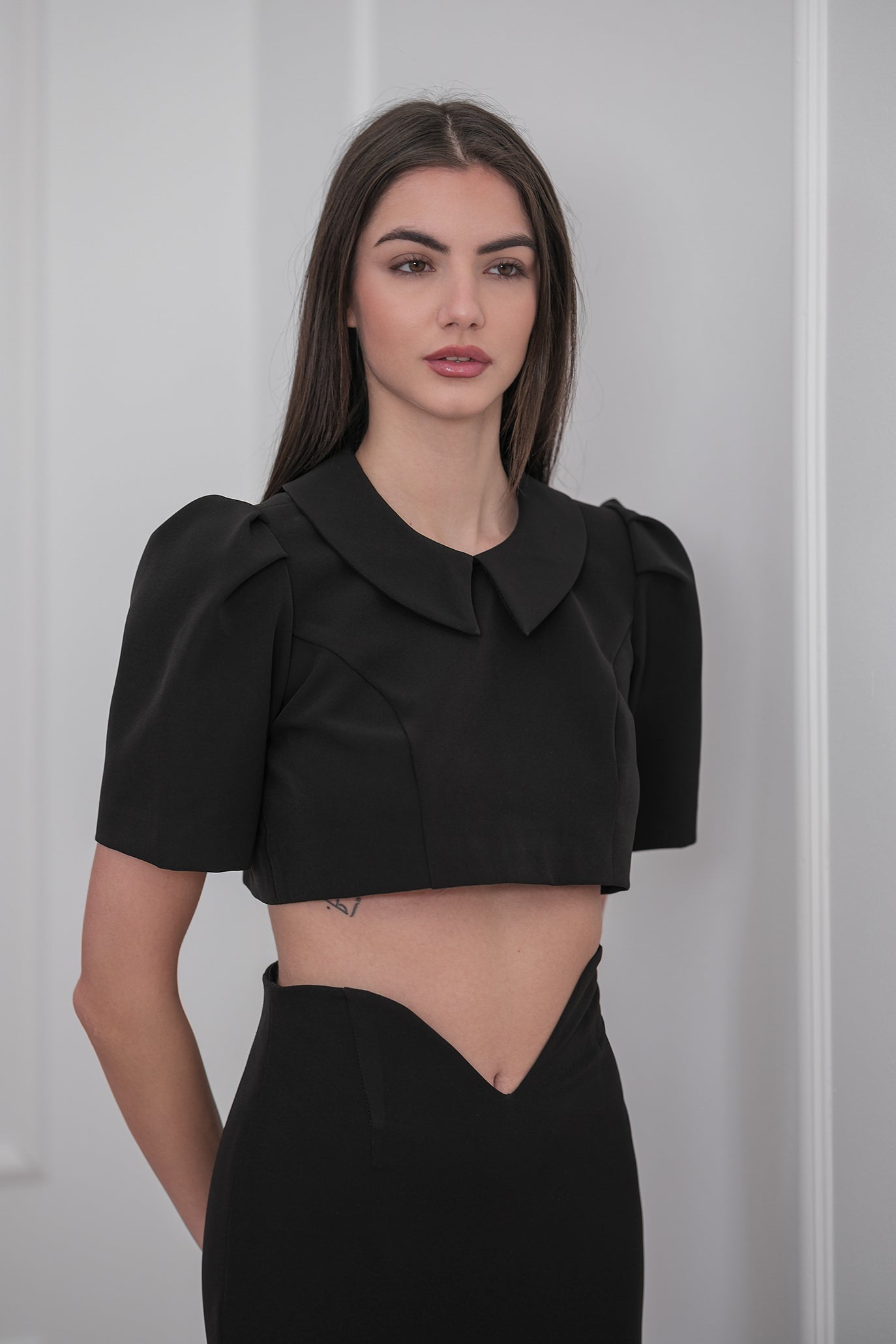 Топ в черно: Selenes