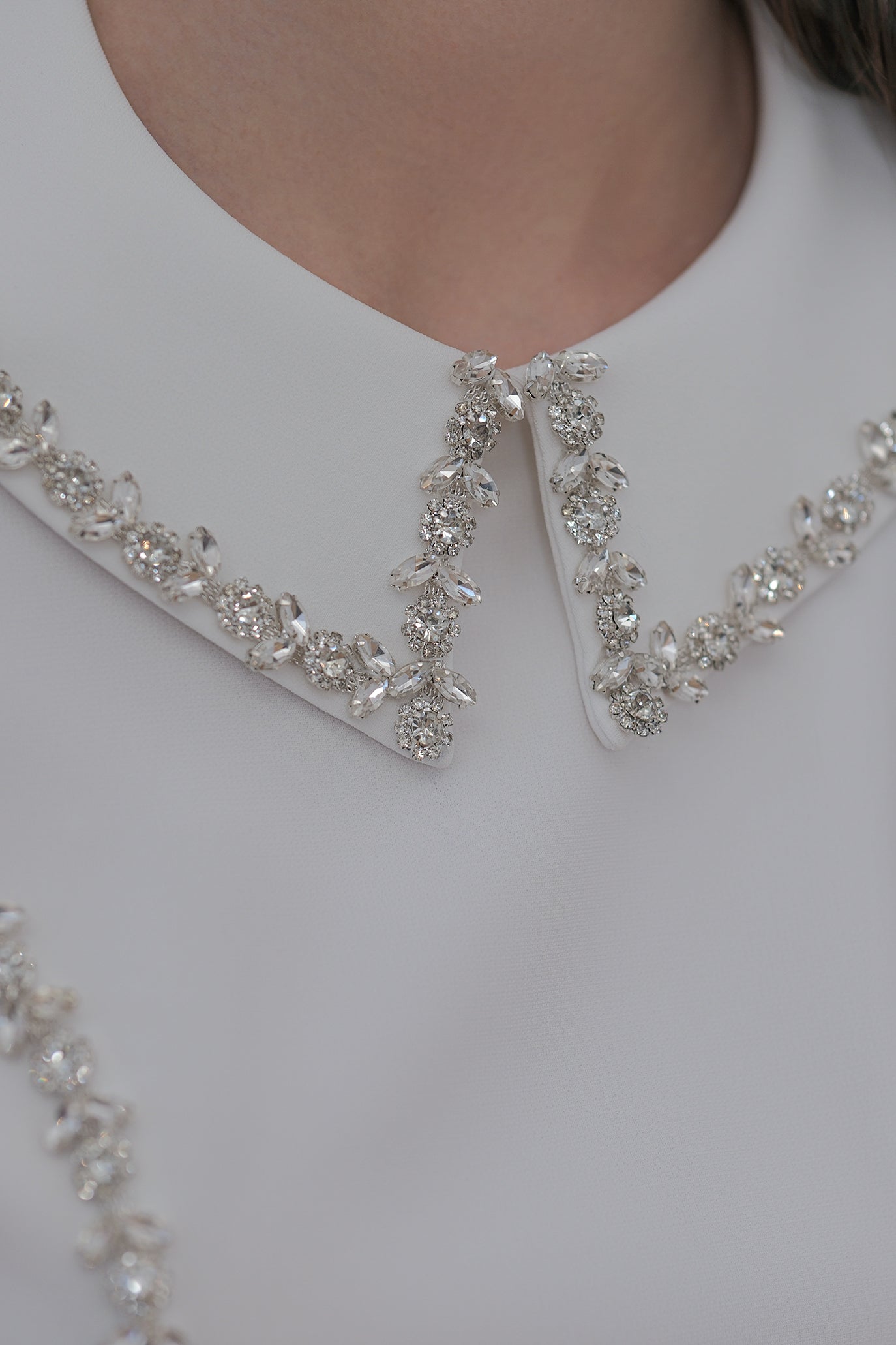 Топ с декорация в бяло: Selenes