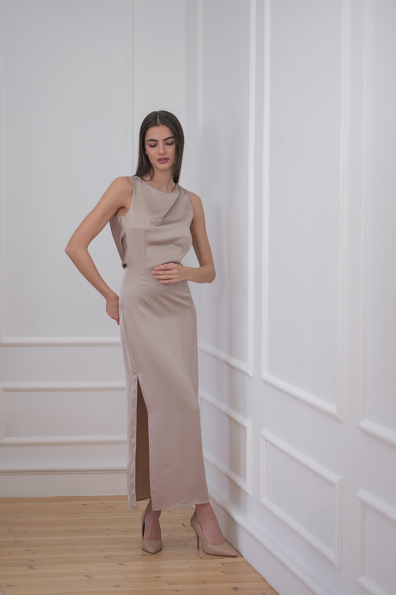 Дълга елегантна рокля в бежово: Sena