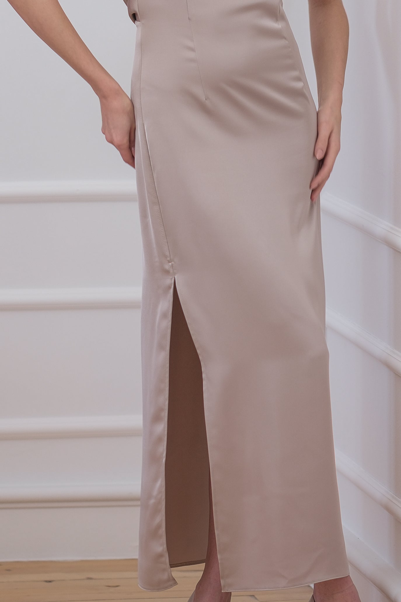 Дълга елегантна рокля в бежово: Sena