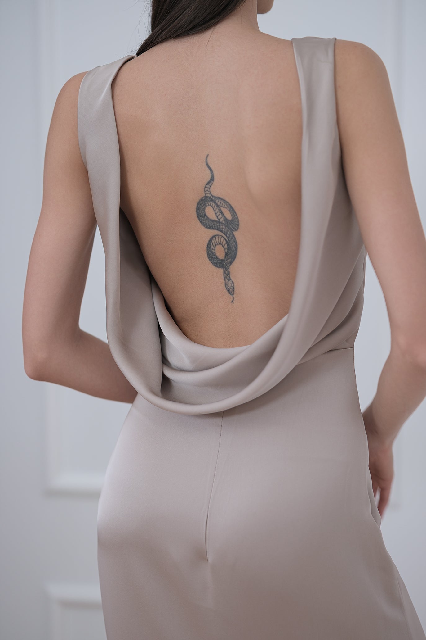 Дълга елегантна рокля в бежово: Sena