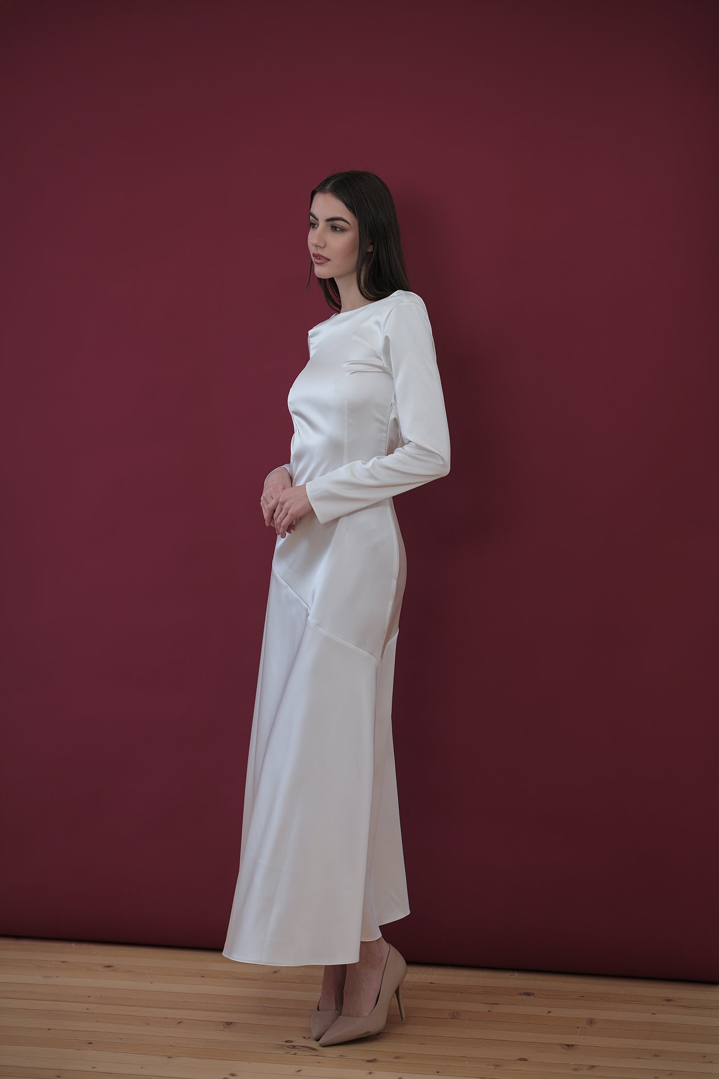 Дълга сатенена рокля в бяло: Cassia