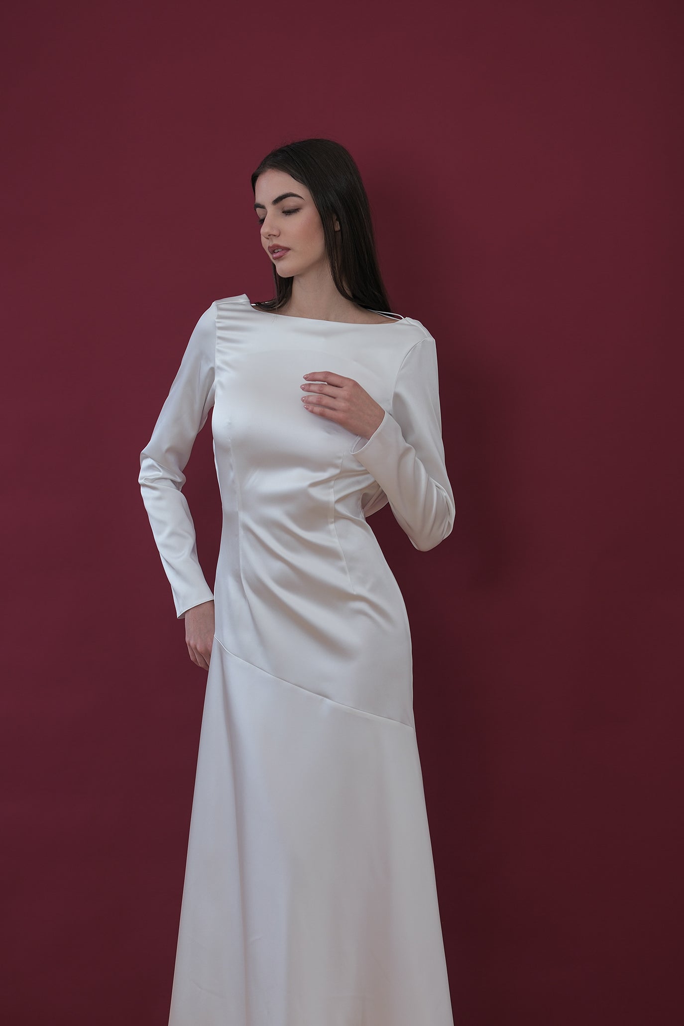 Дълга сатенена рокля в бяло: Cassia