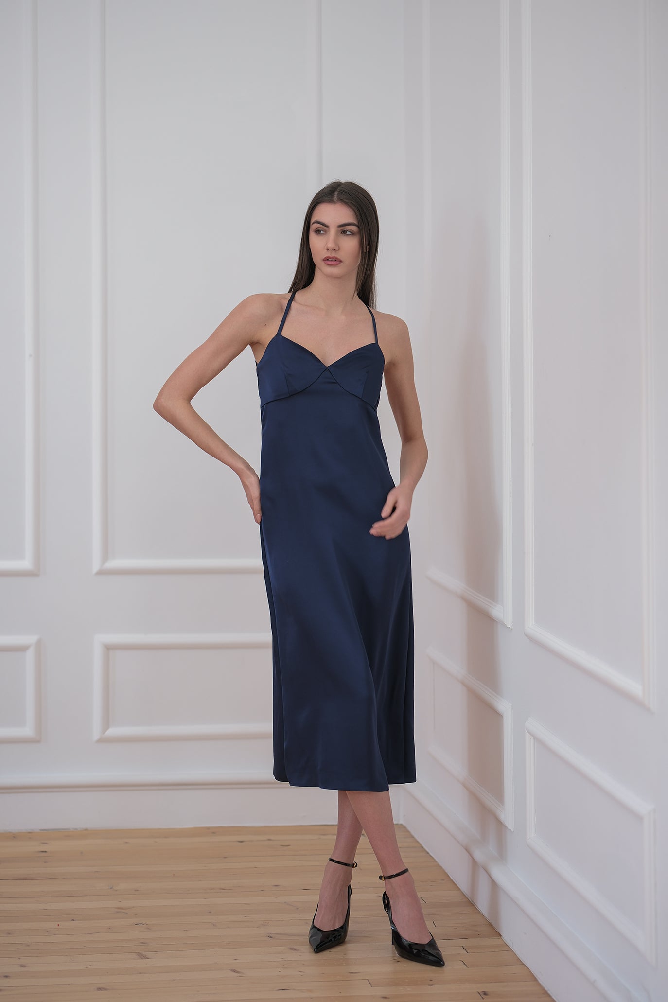 Сатенена рокля в тъмносиньо: Luxury Eve