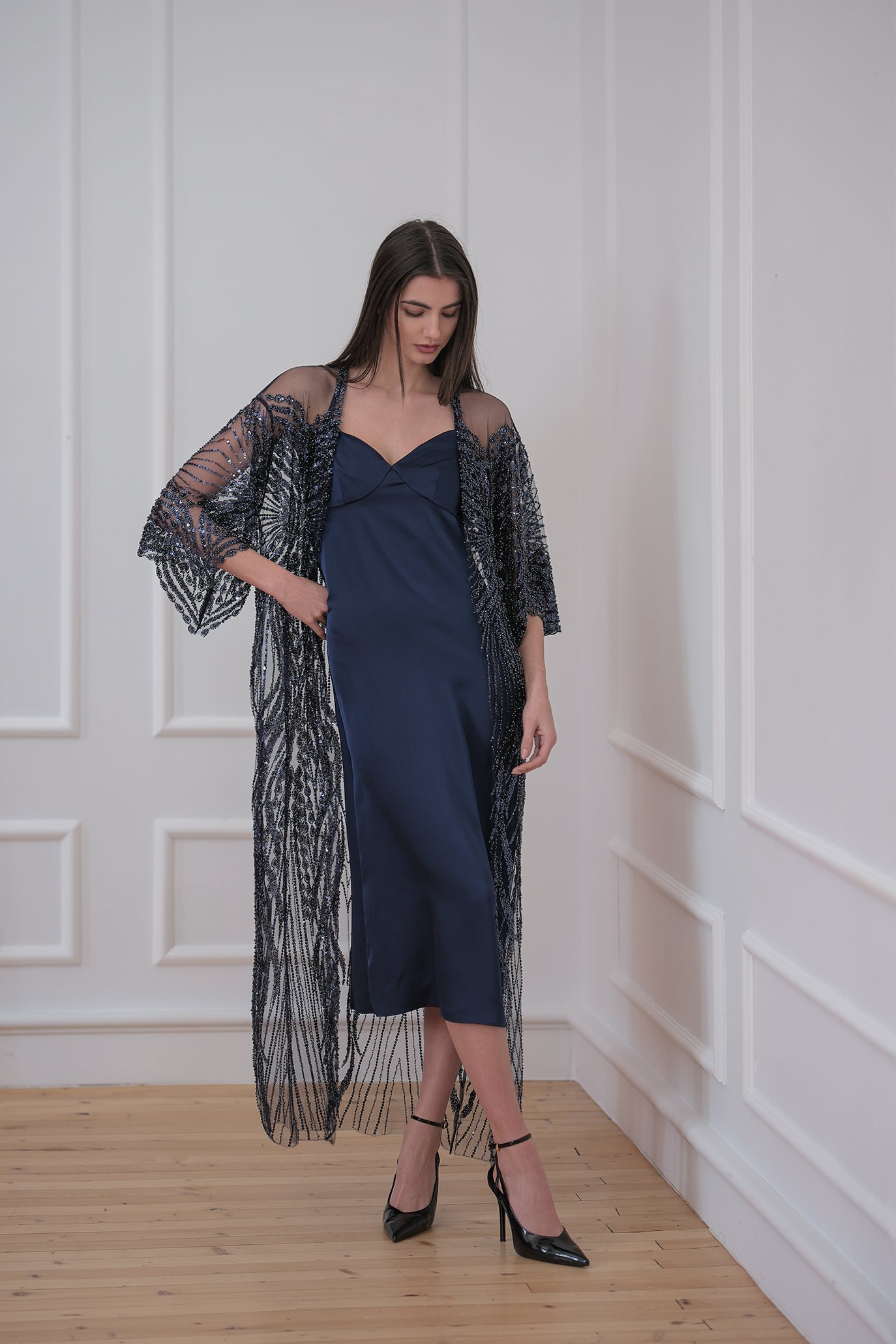 Сатенена рокля в тъмносиньо: Luxury Eve