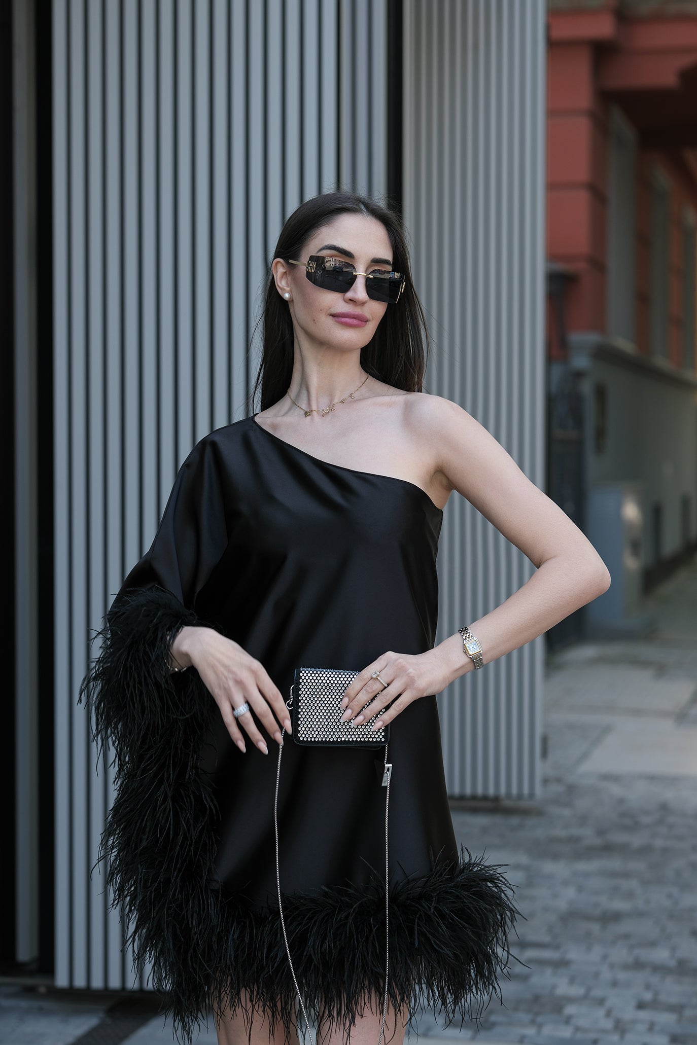 Къса свободна рокля в черно: Goddess