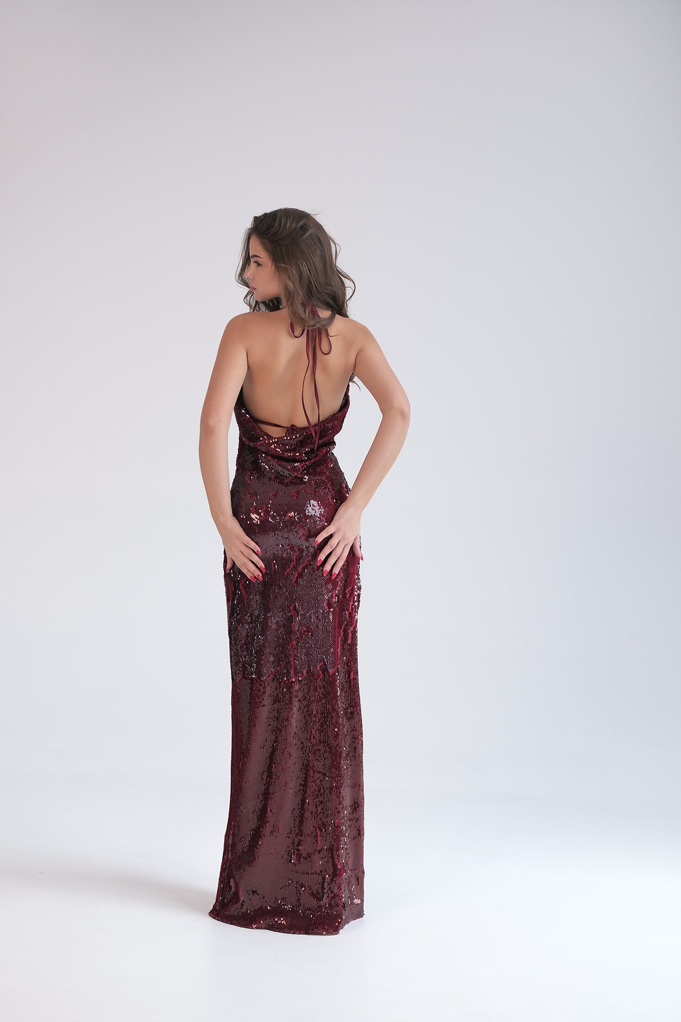 Дантелена рокля с гол гръб в бордо: Amperium