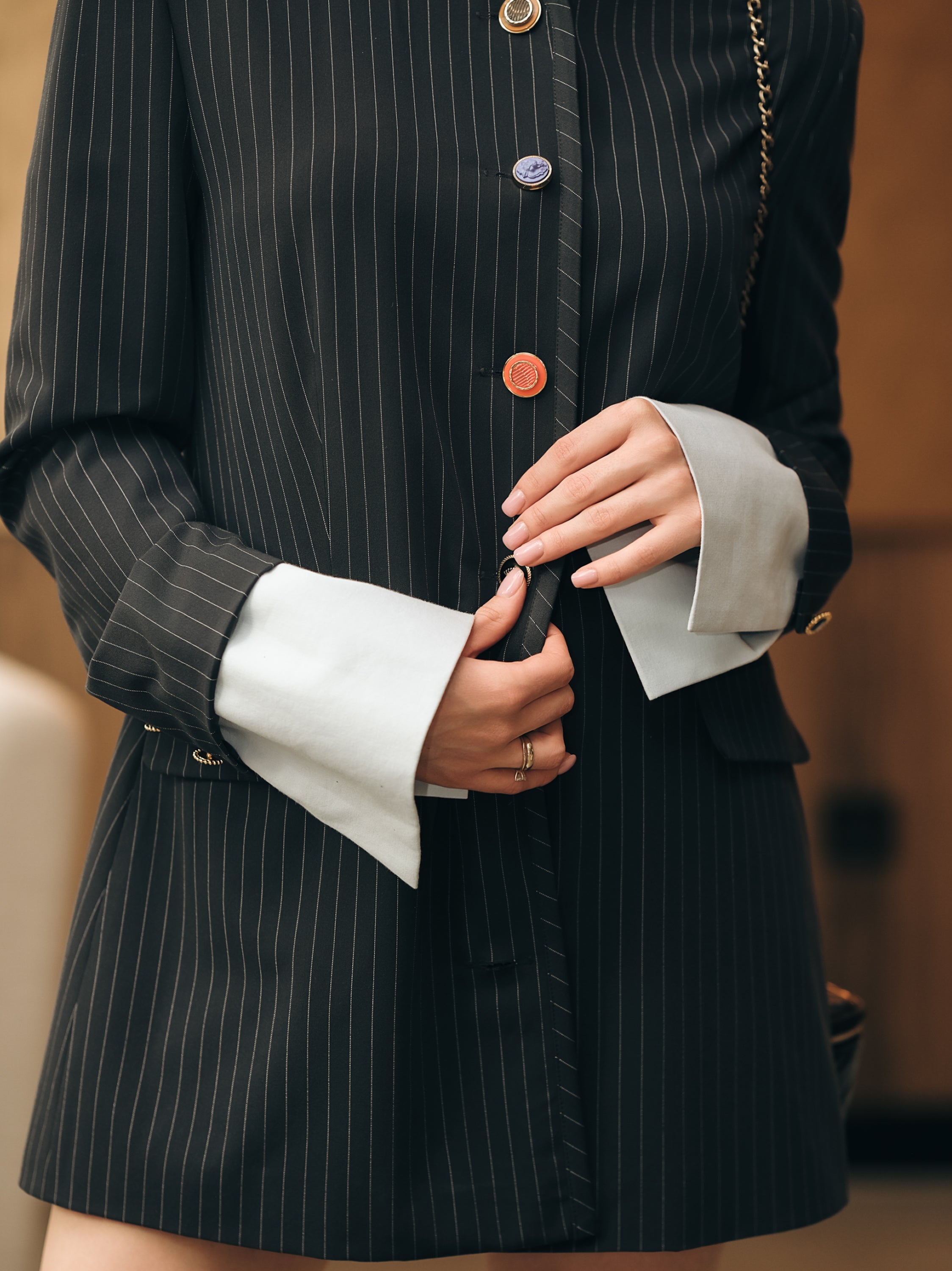 Костюм с къси панталони в тъмносиньо: Atanasia