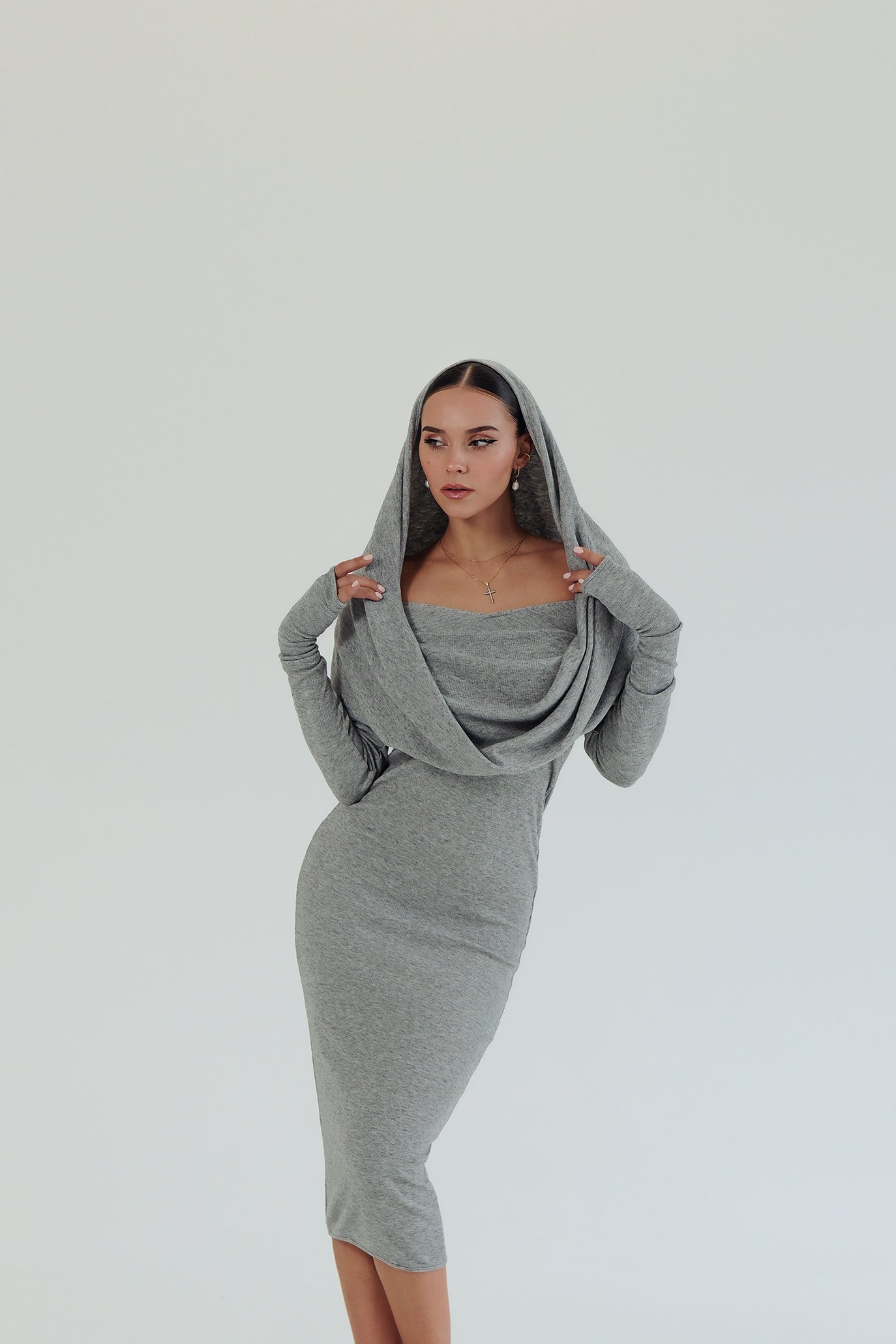 Дълга рокля с ръкави в сиво: Linda