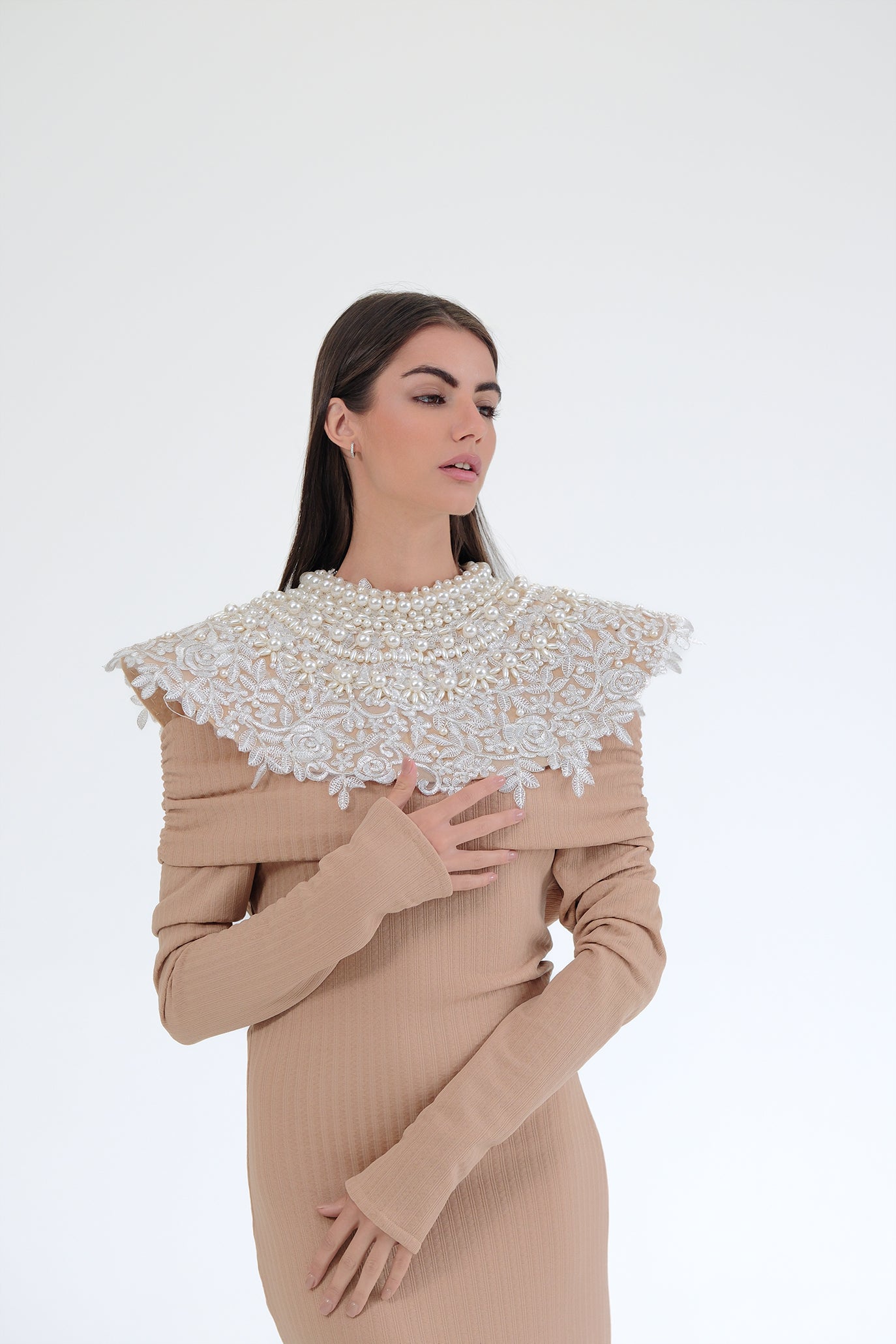 Аксесоари комплект - яка и ръкавици в телесен цвят