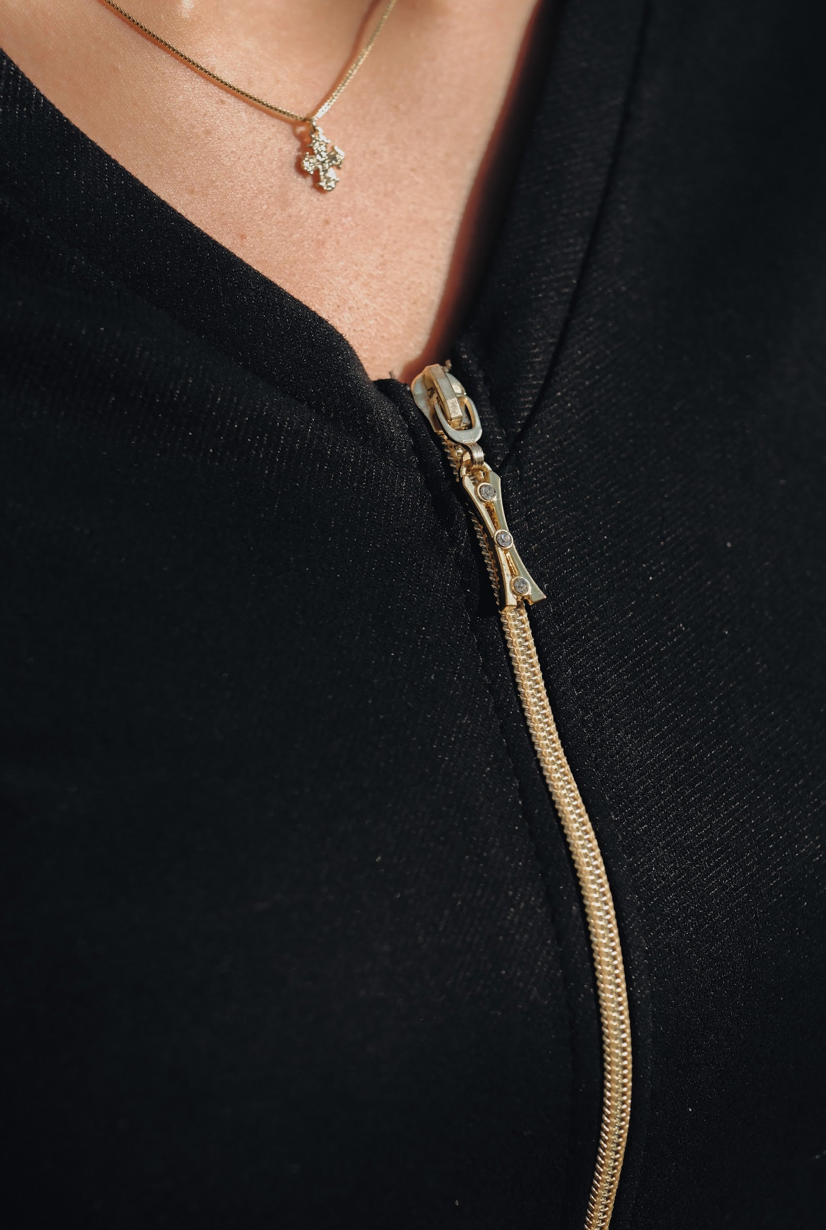 Ежедневна блуза / горнище в черно:  Letonia