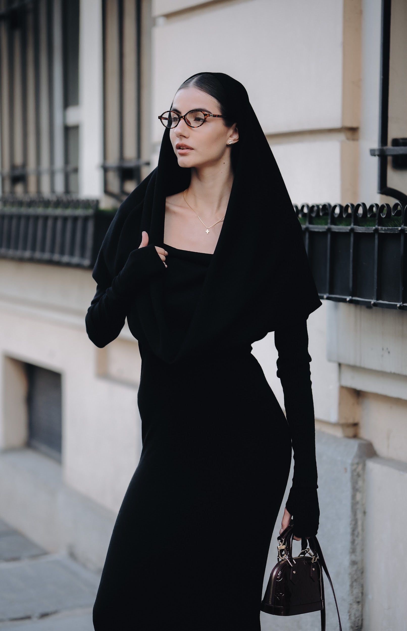 Дълга рокля с ръкави в черно: Linda