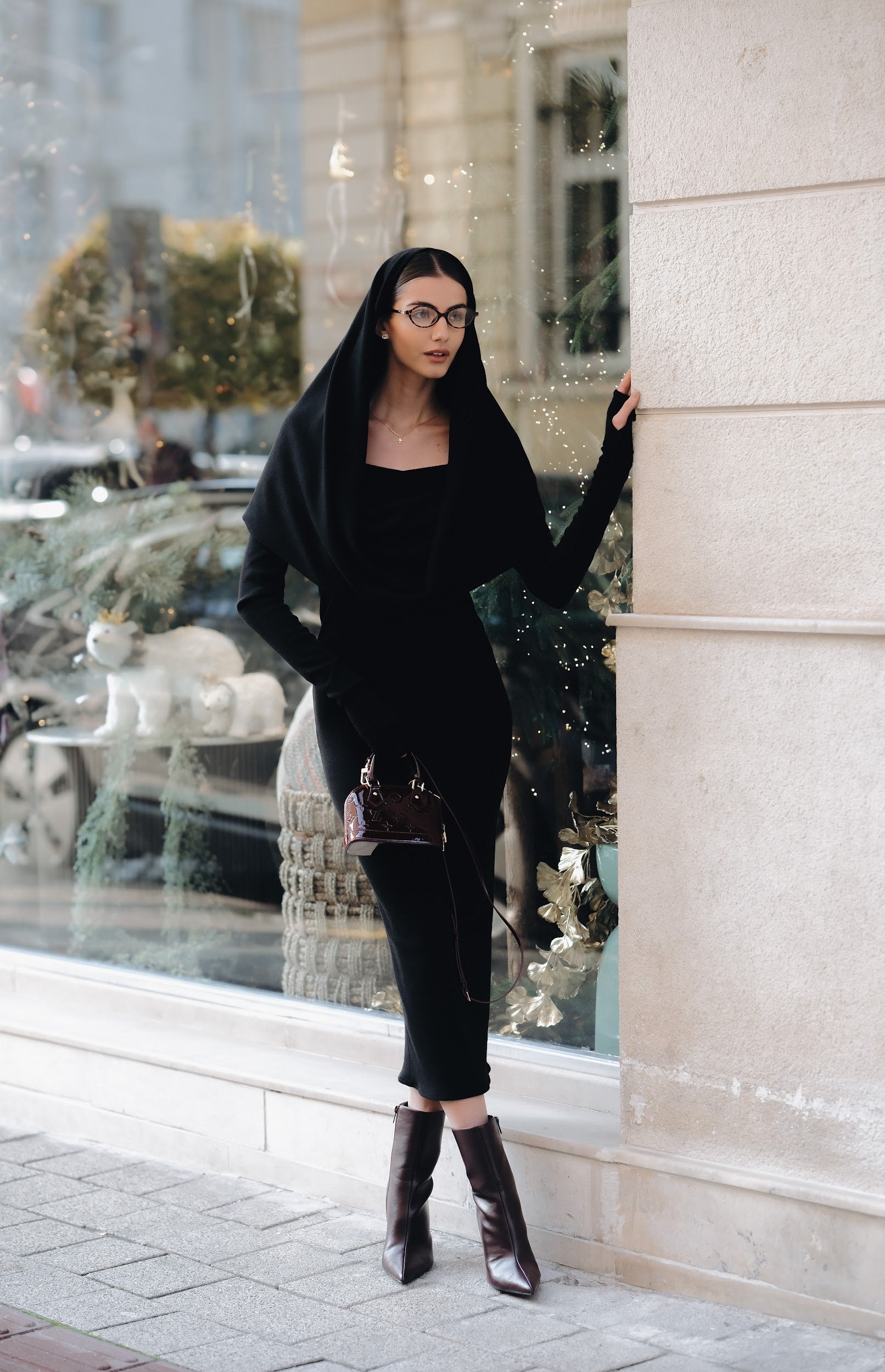 Дълга рокля с ръкави в черно: Linda