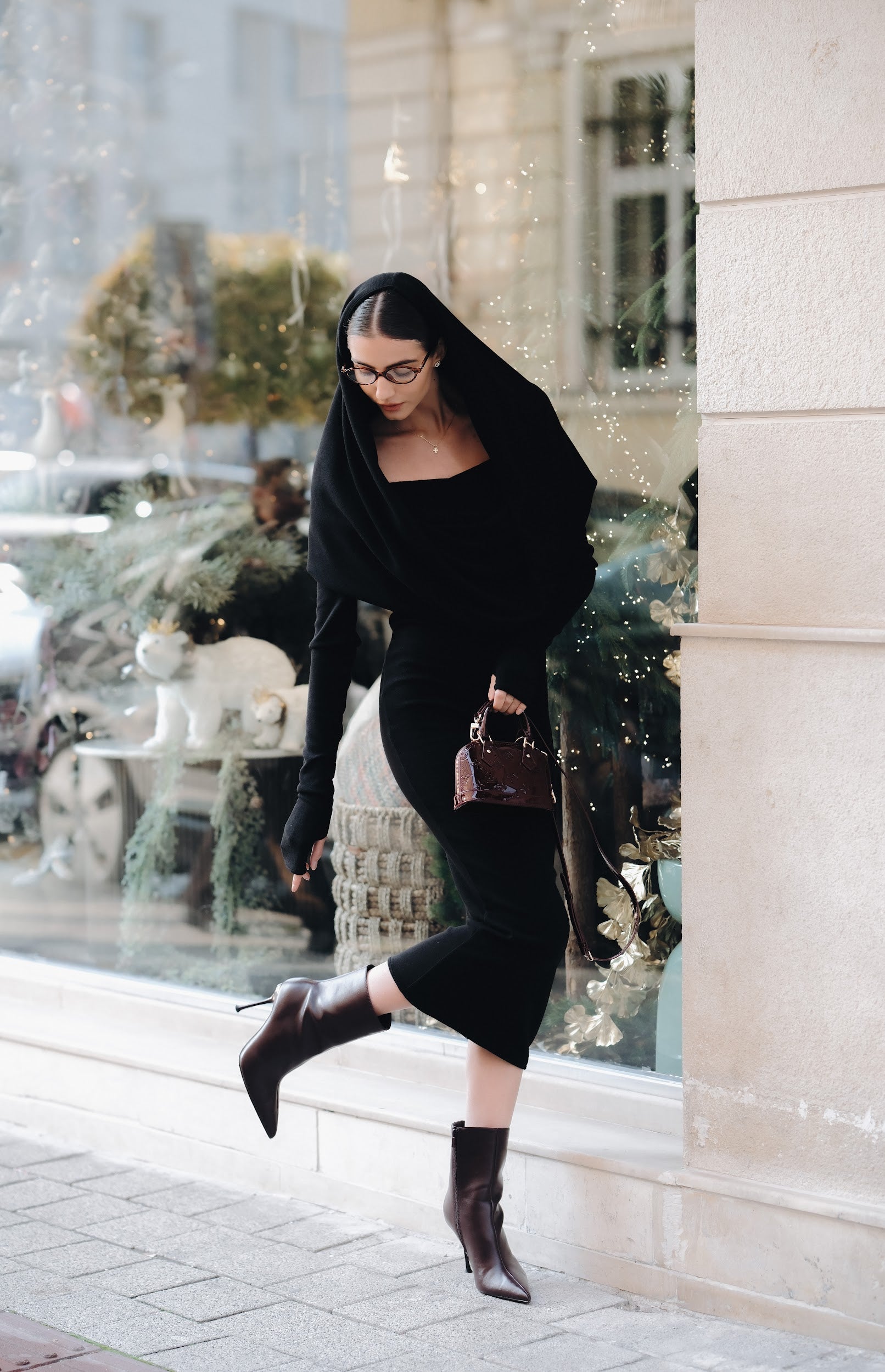 Дълга рокля с ръкави в черно: Linda