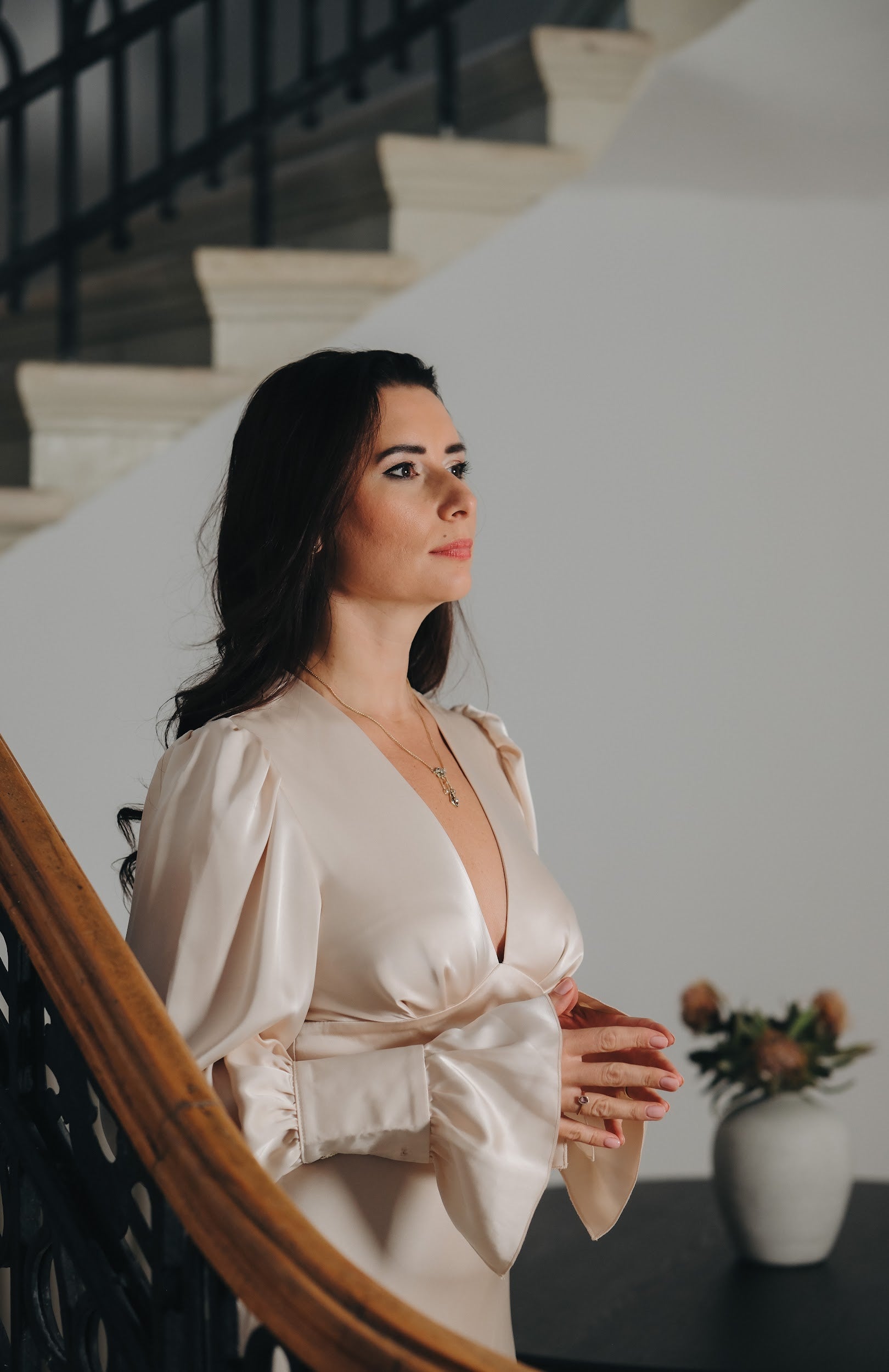 Елегантна минималистична рокля в кремав цвят: Unéa