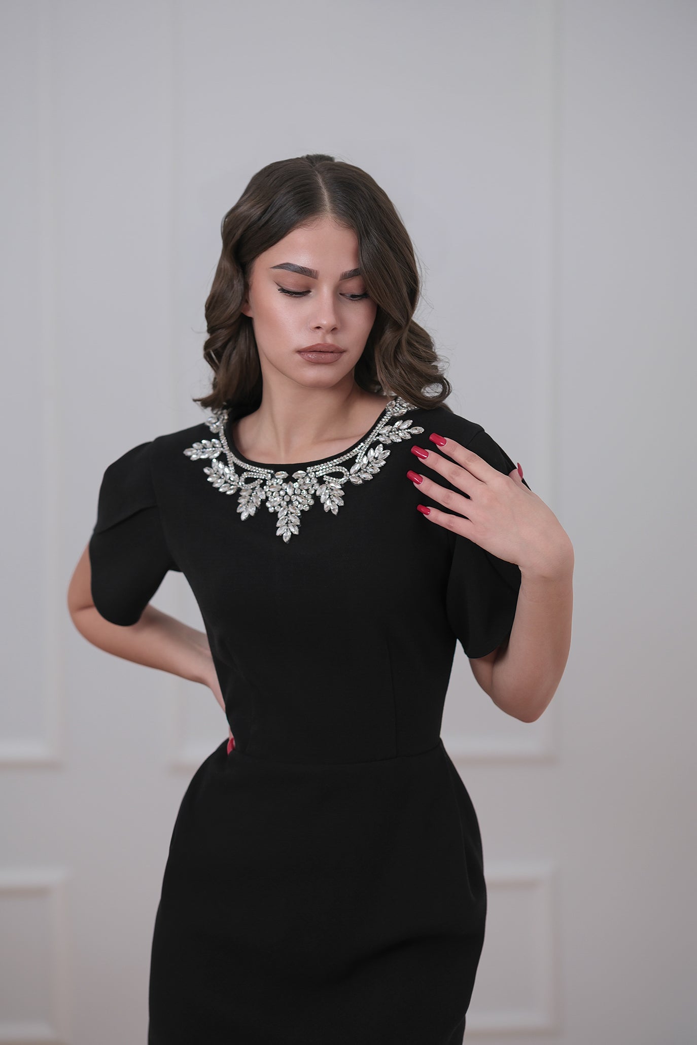 Коктейлна рокля в черно: Loara