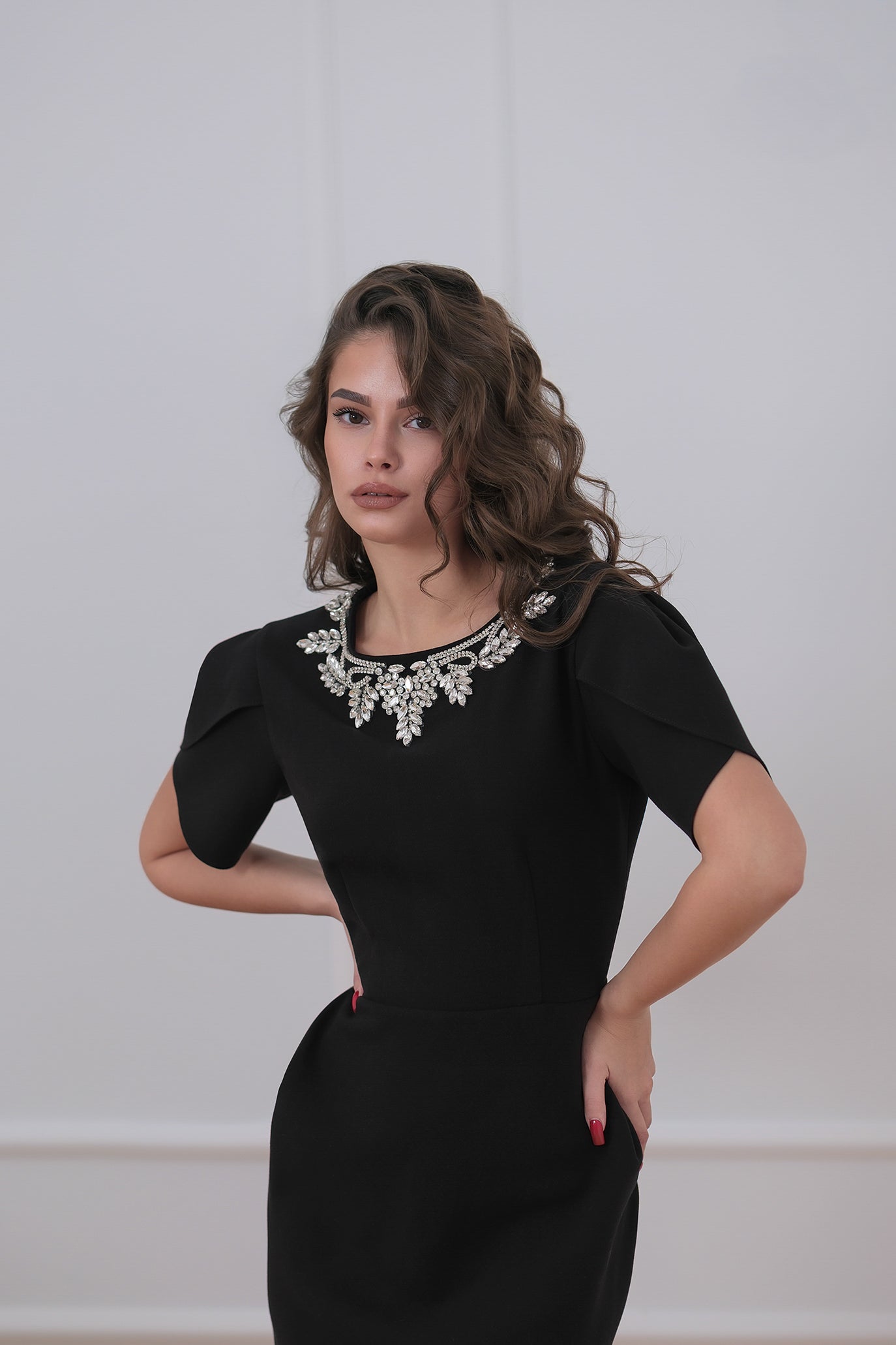 Коктейлна рокля в черно: Loara