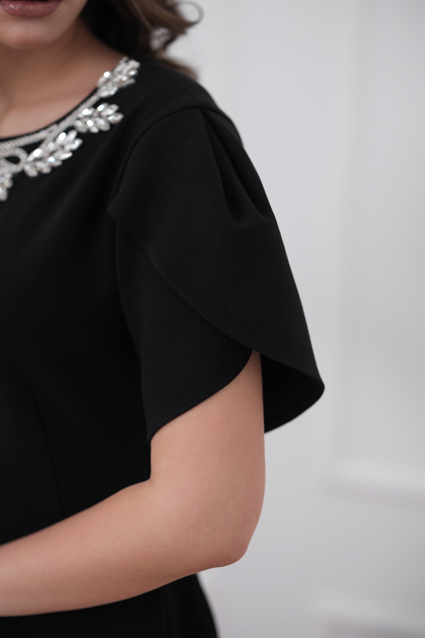 Коктейлна рокля в черно: Loara