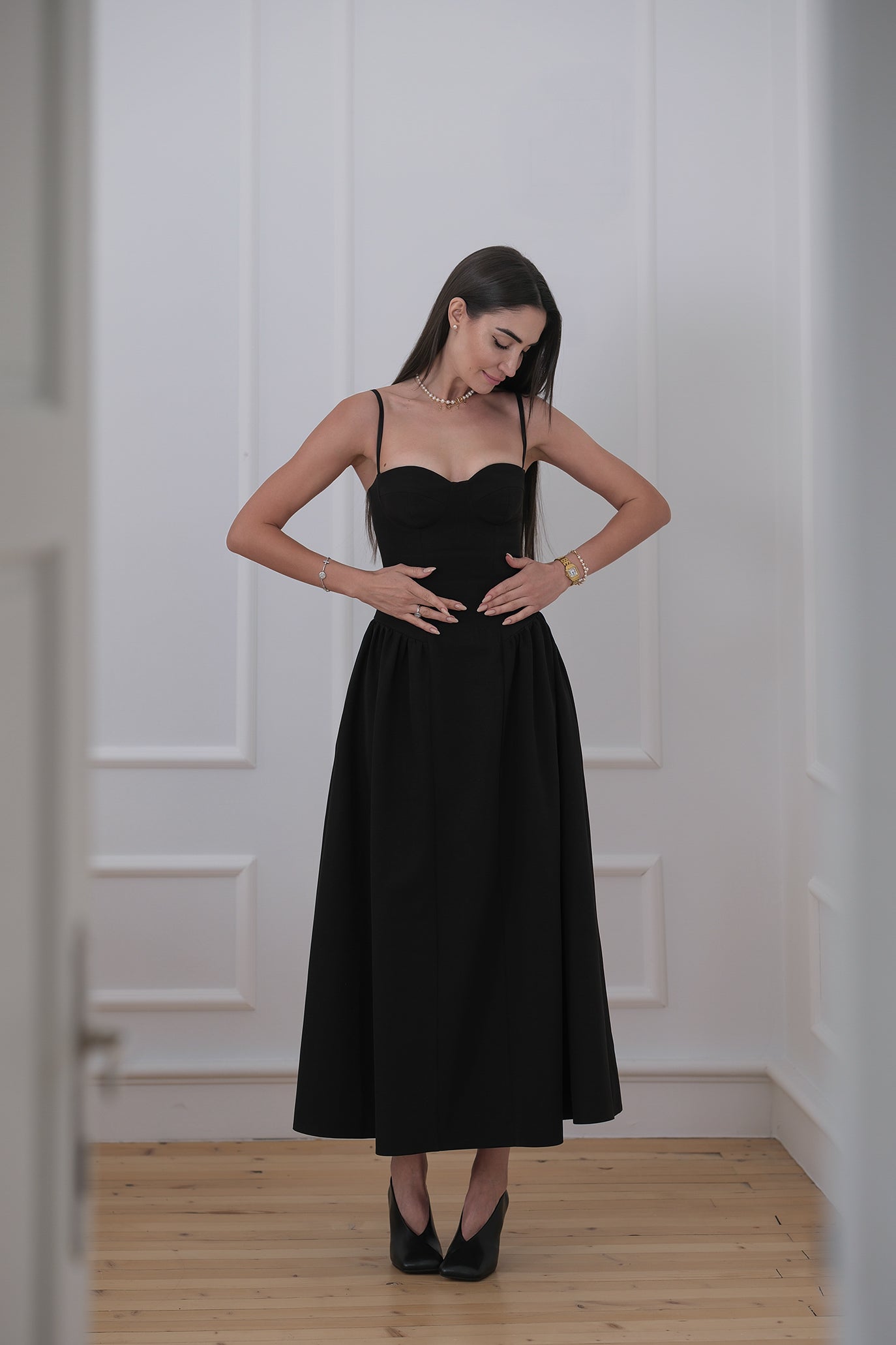 Корсетна рокля в черно: Alexina