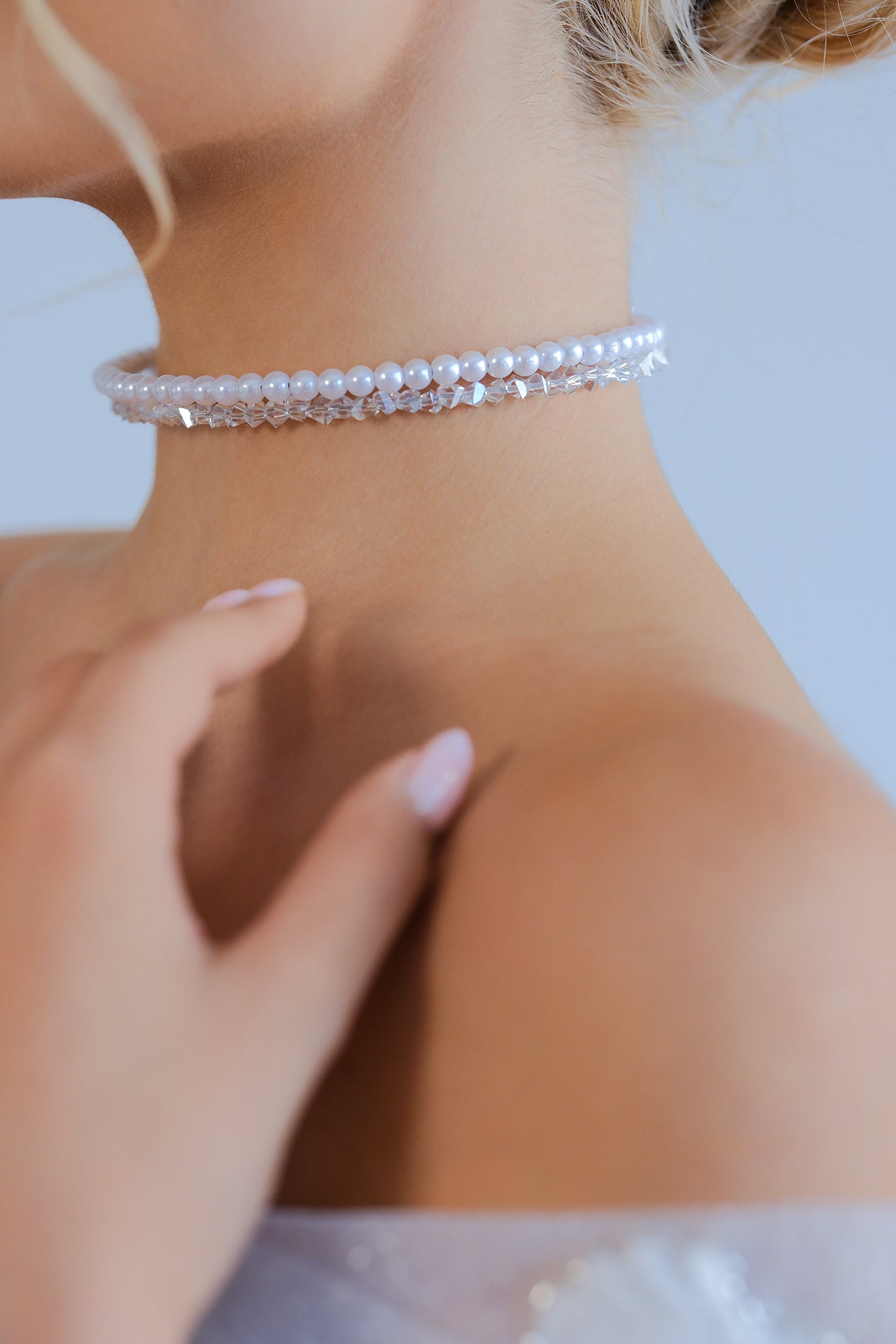 Твърдо колие в бяло: Pearl and Shine