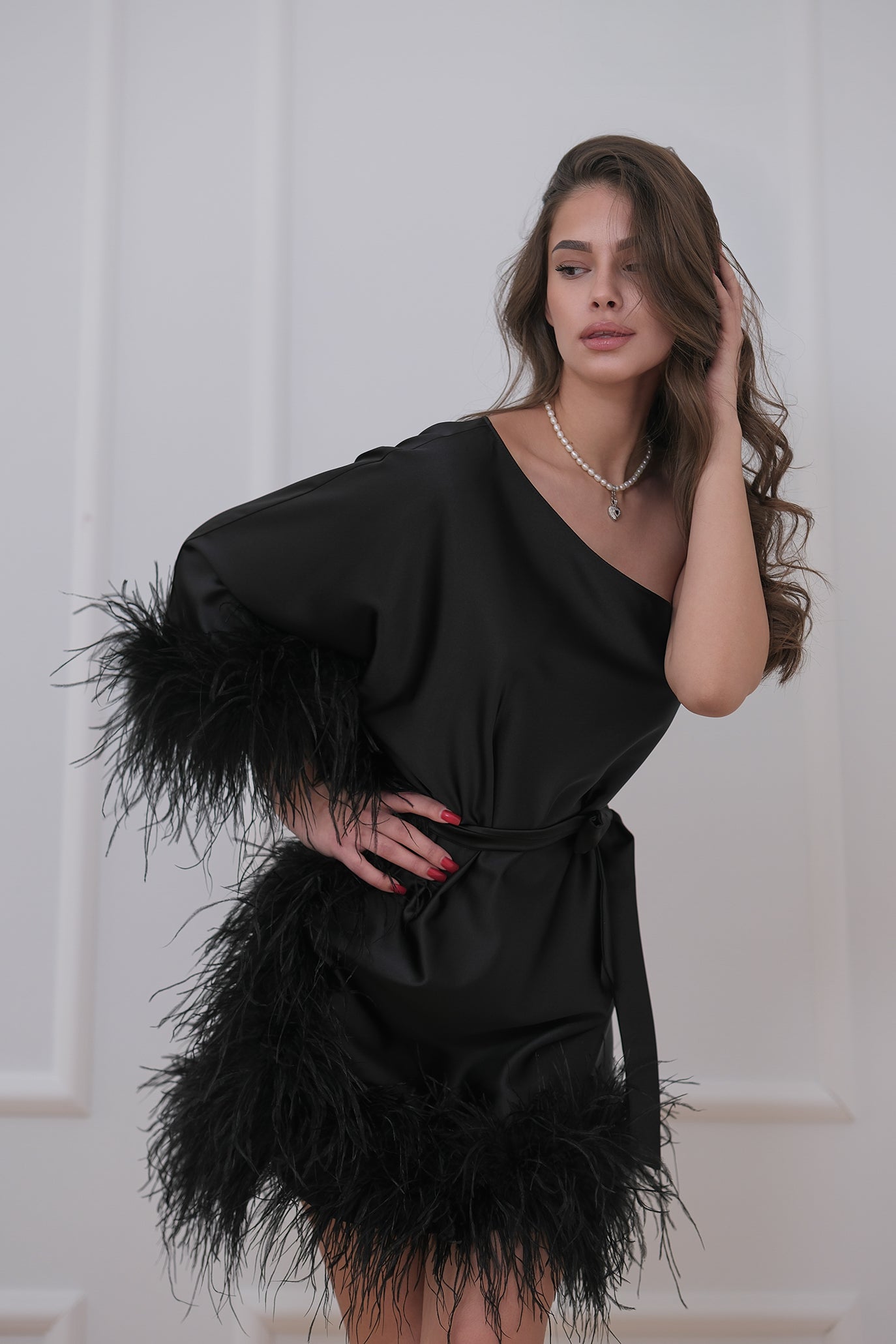 Къса свободна рокля в черно: Goddess
