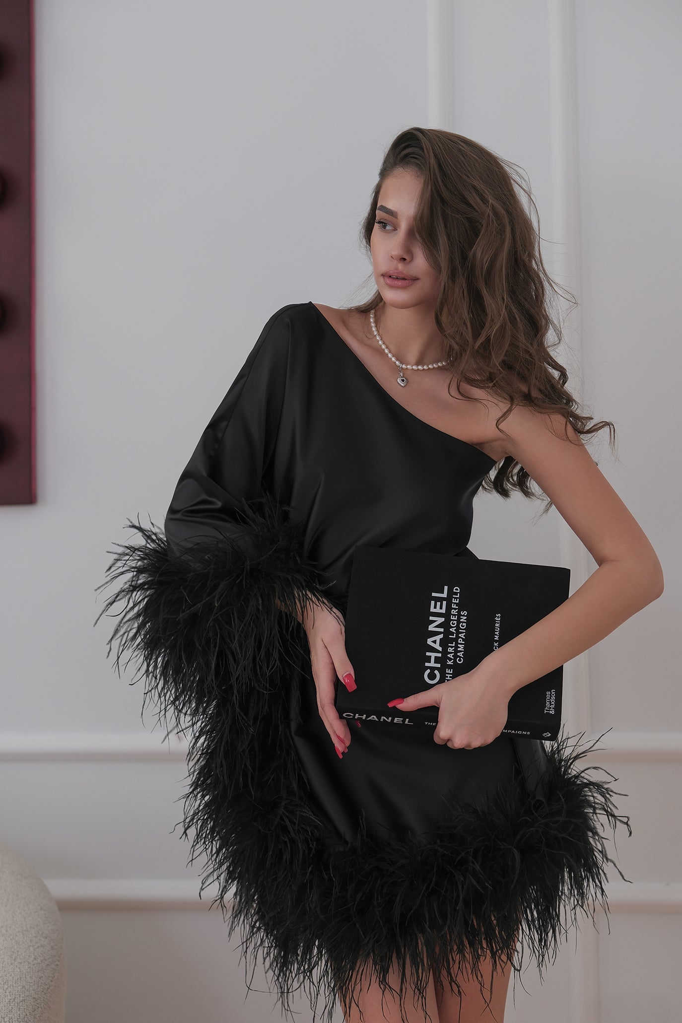 Къса свободна рокля в черно: Goddess