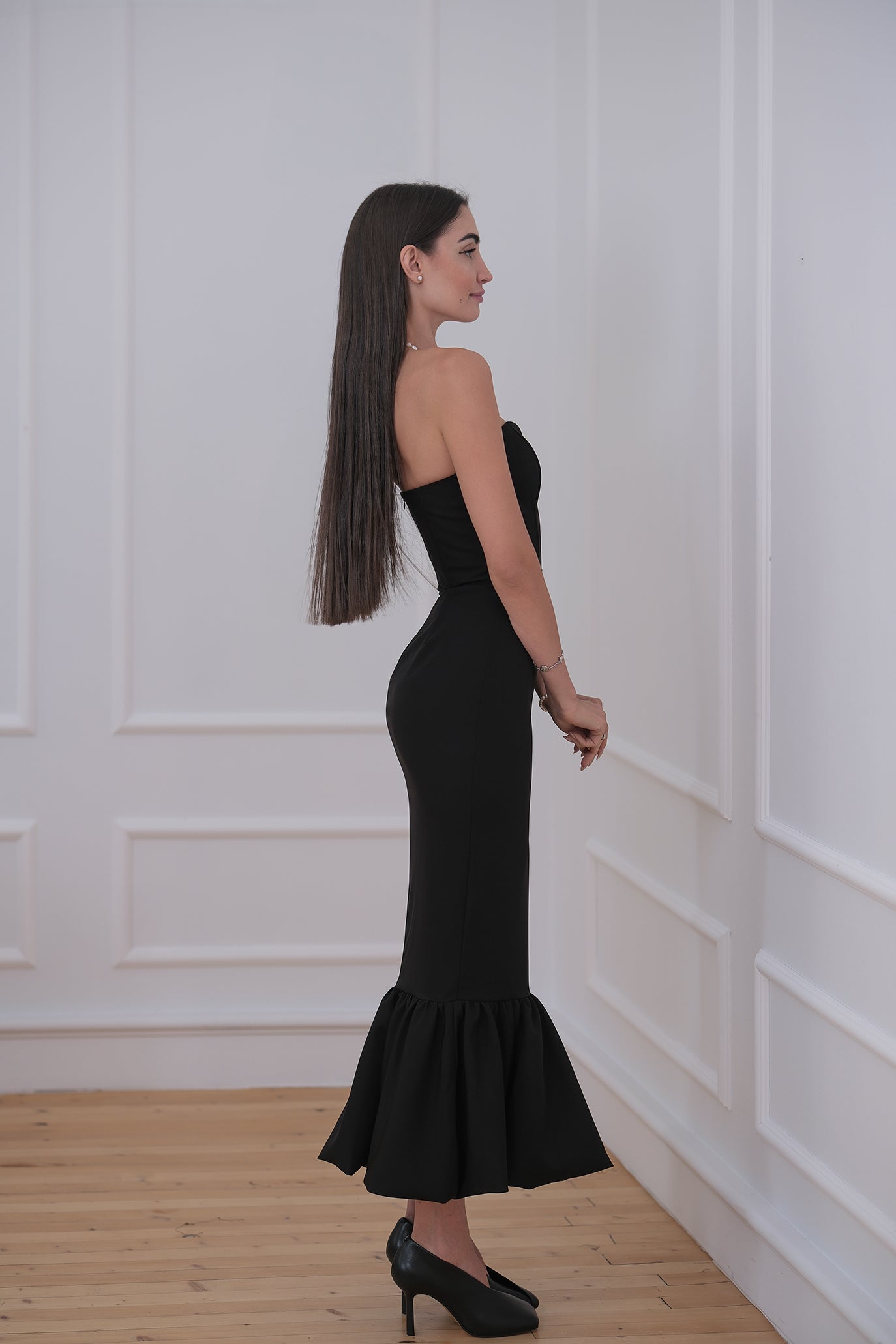 Рокля без презрамки в черно: Selenes