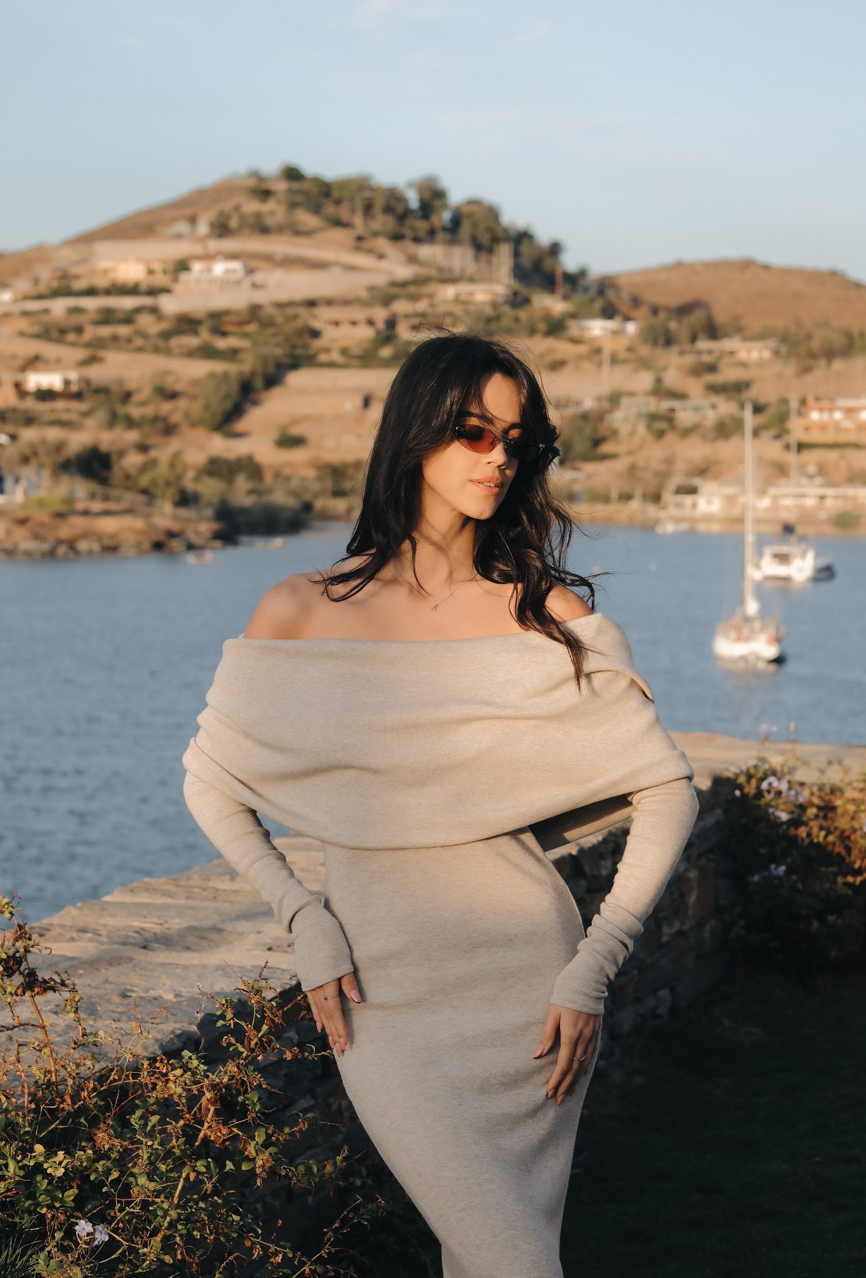 Дълга рокля с ръкави в бежово: Linda