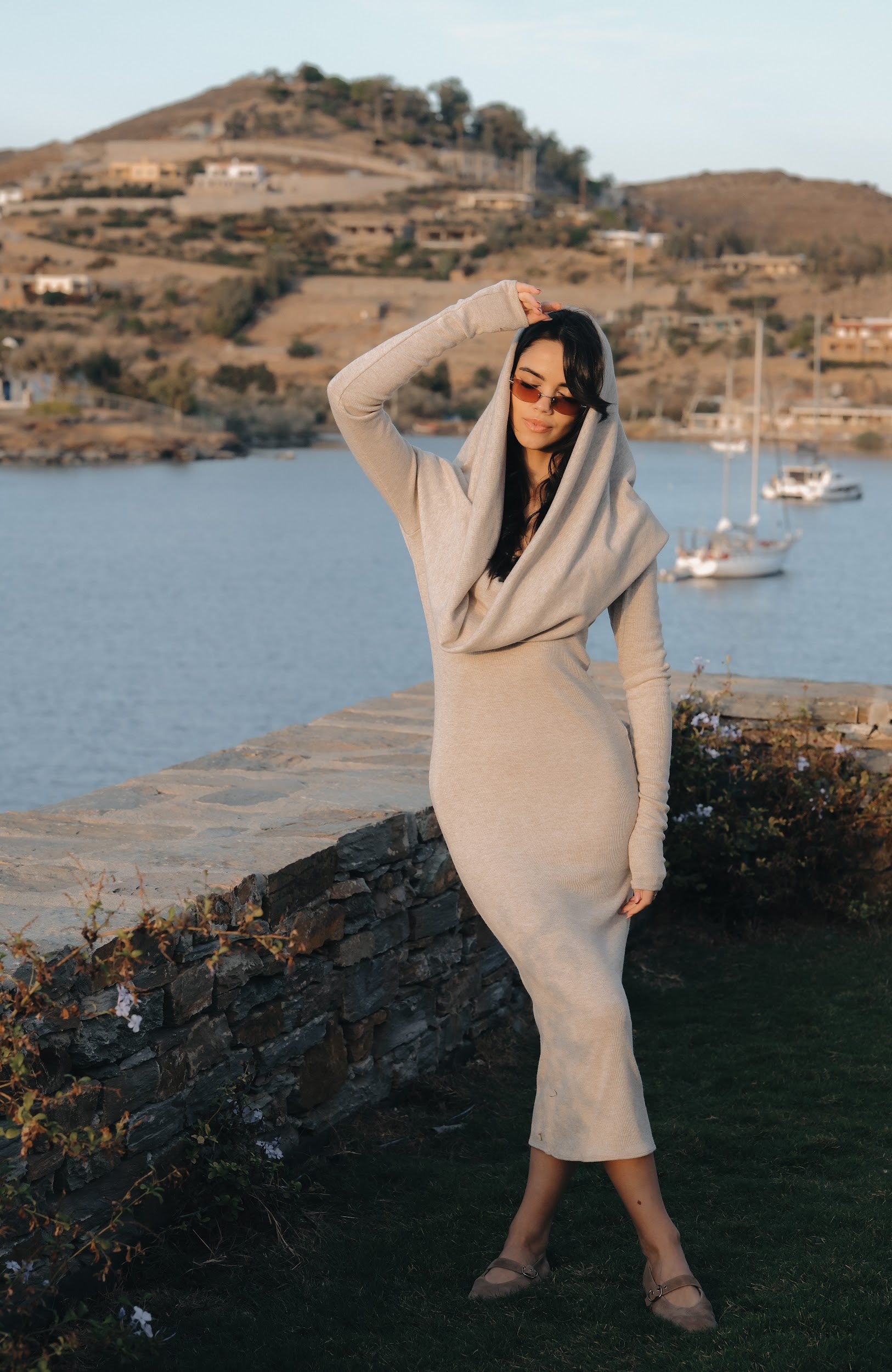 Дълга рокля с ръкави в бежово: Linda