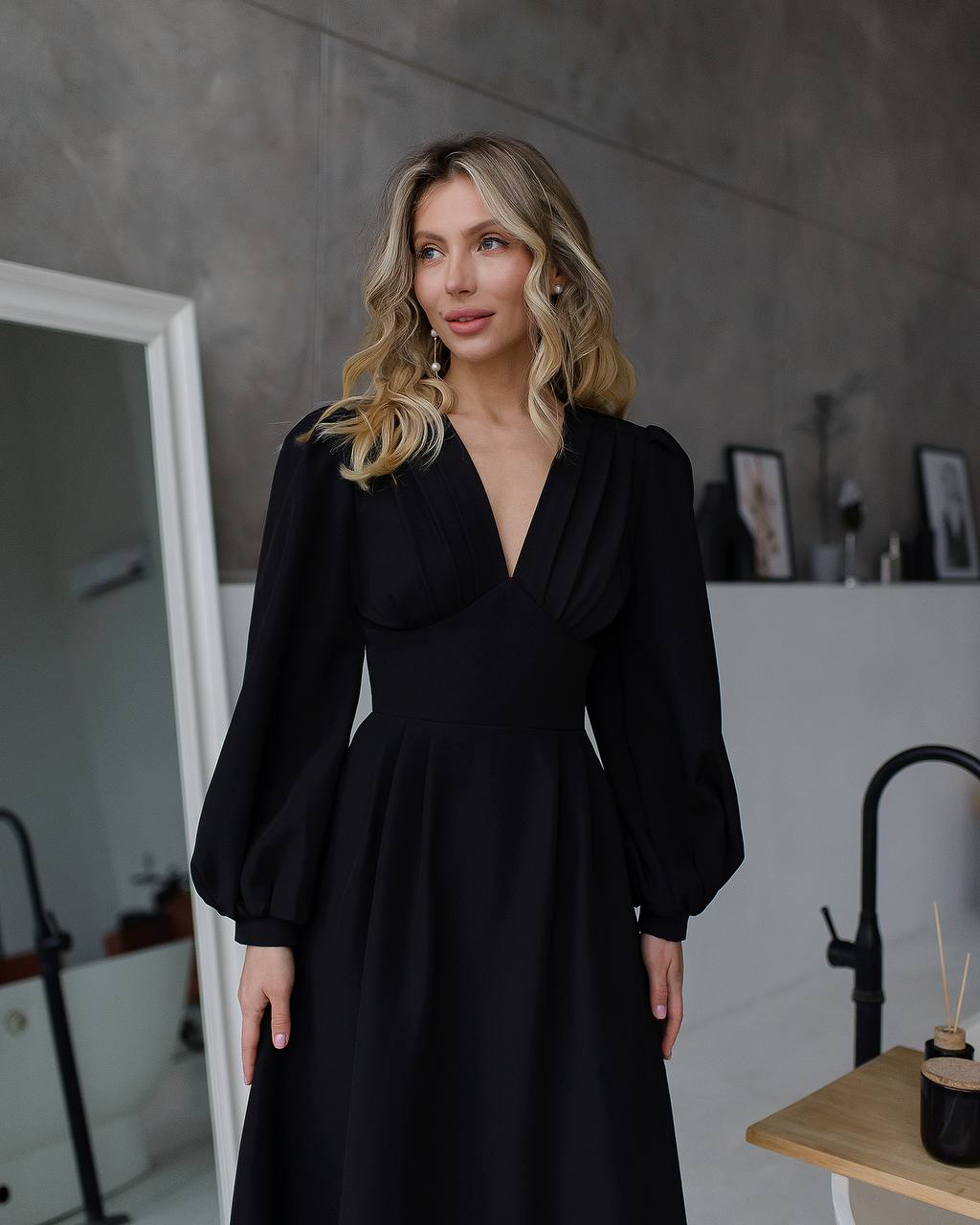 Рокля от жоржет в черно: Demure