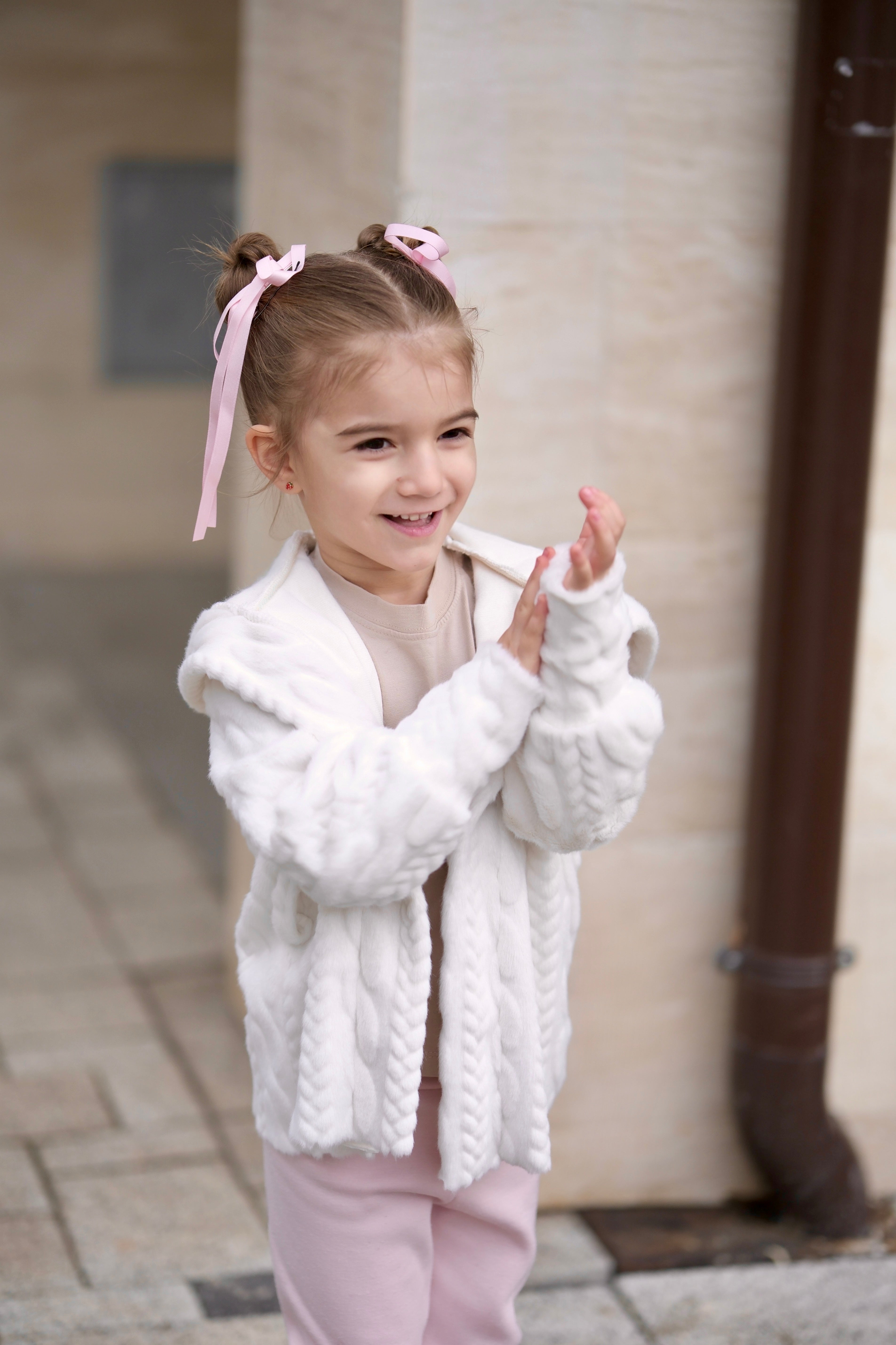 Детска жилетка / палто в бяло: Alice