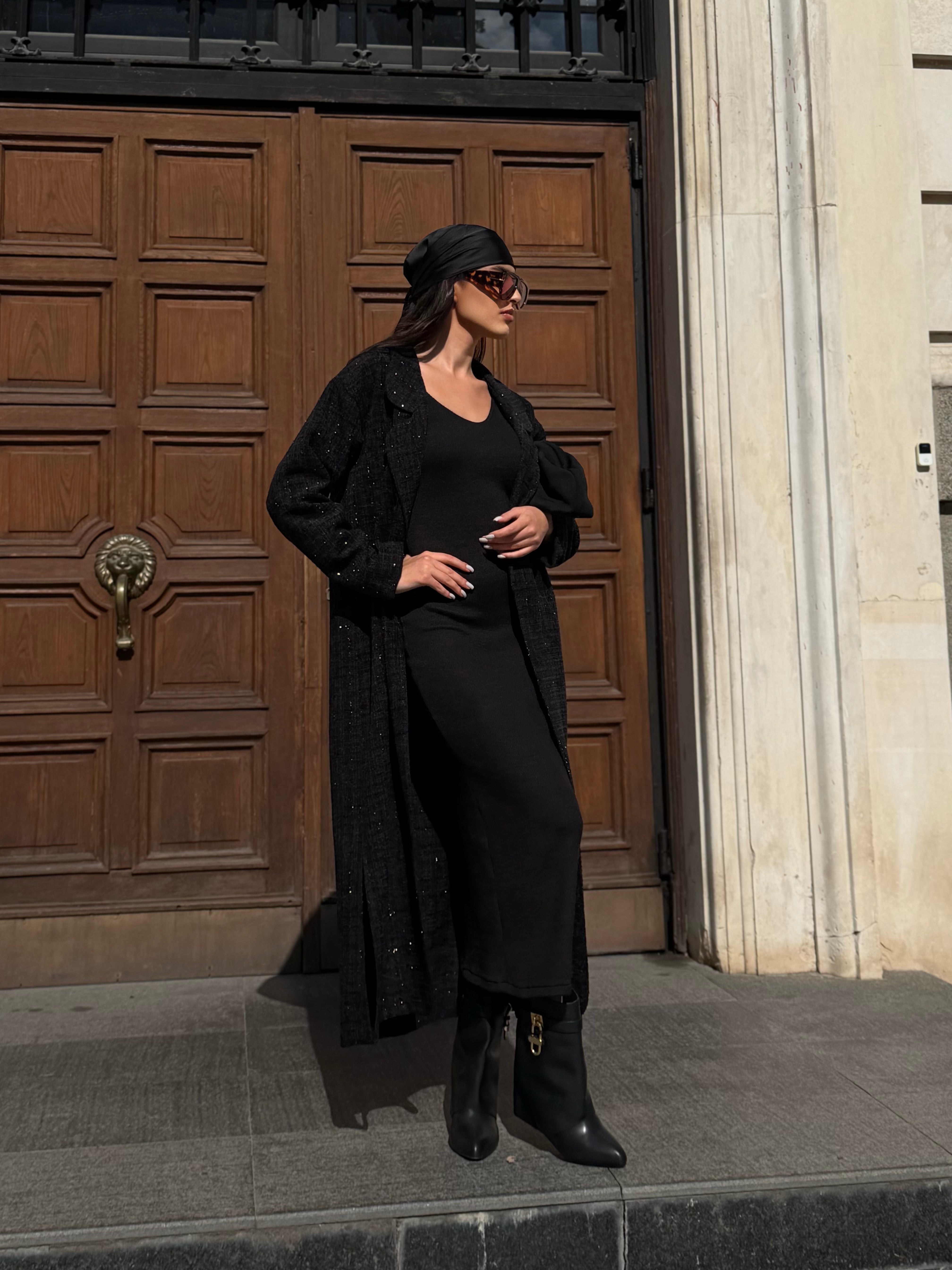 Жилетка и рокля от плетиво в черно: Halo